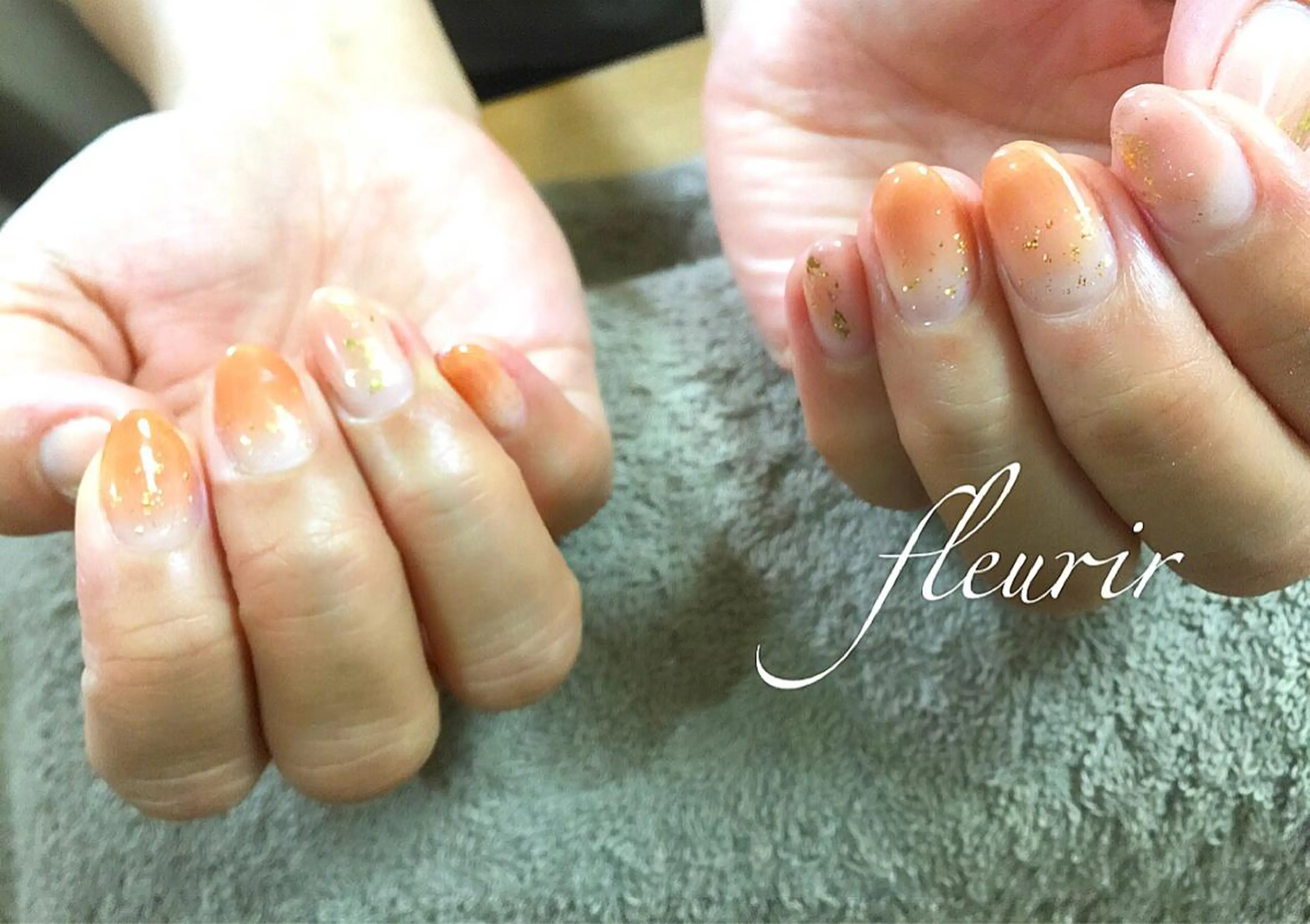 ミディアム ネイル ゴールド ラメ(グリッター) フルリール 【プライベートサロンのネイルデザイン