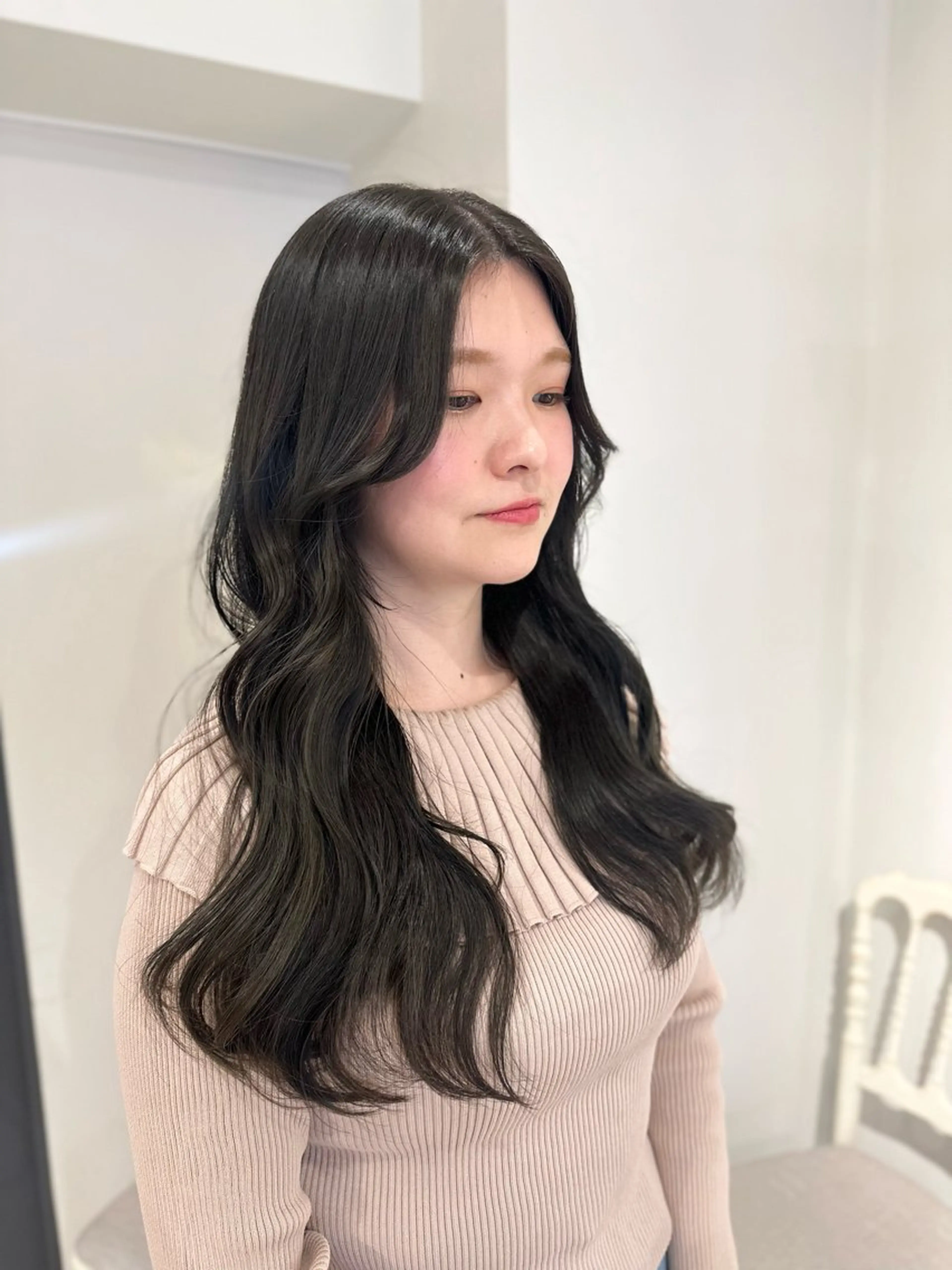 ロング カラー アッシュ アッシュグレー 透明感カラー 韓国風ヘア ロング カット ヘアカラー トリートメント 透明感/レイヤー/ 姫カット Fukuのヘアスタイル