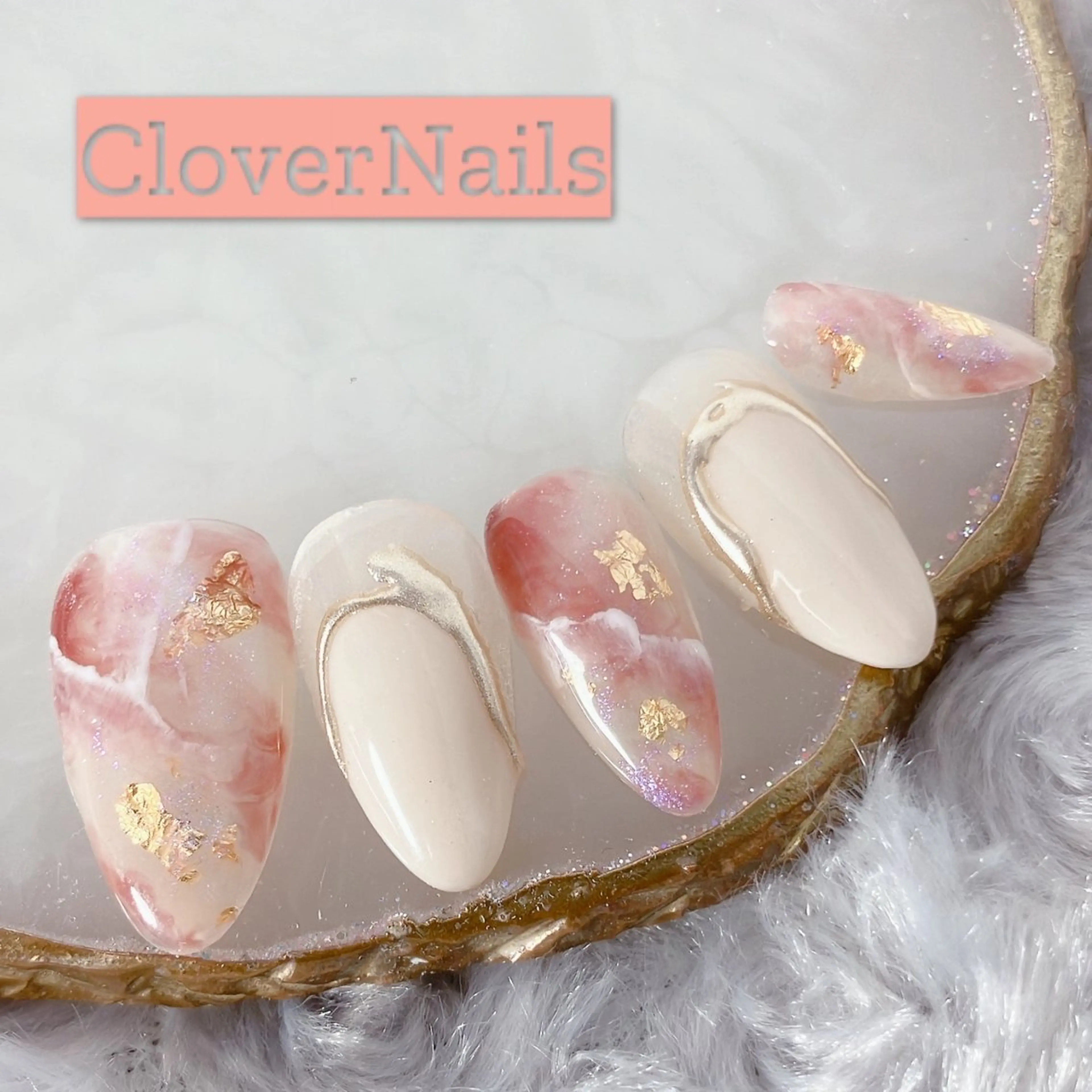 ネイル ゴールド キラキラネイル ハンドネイル 自宅ネイルサロン クロバーネイルのネイルデザイン