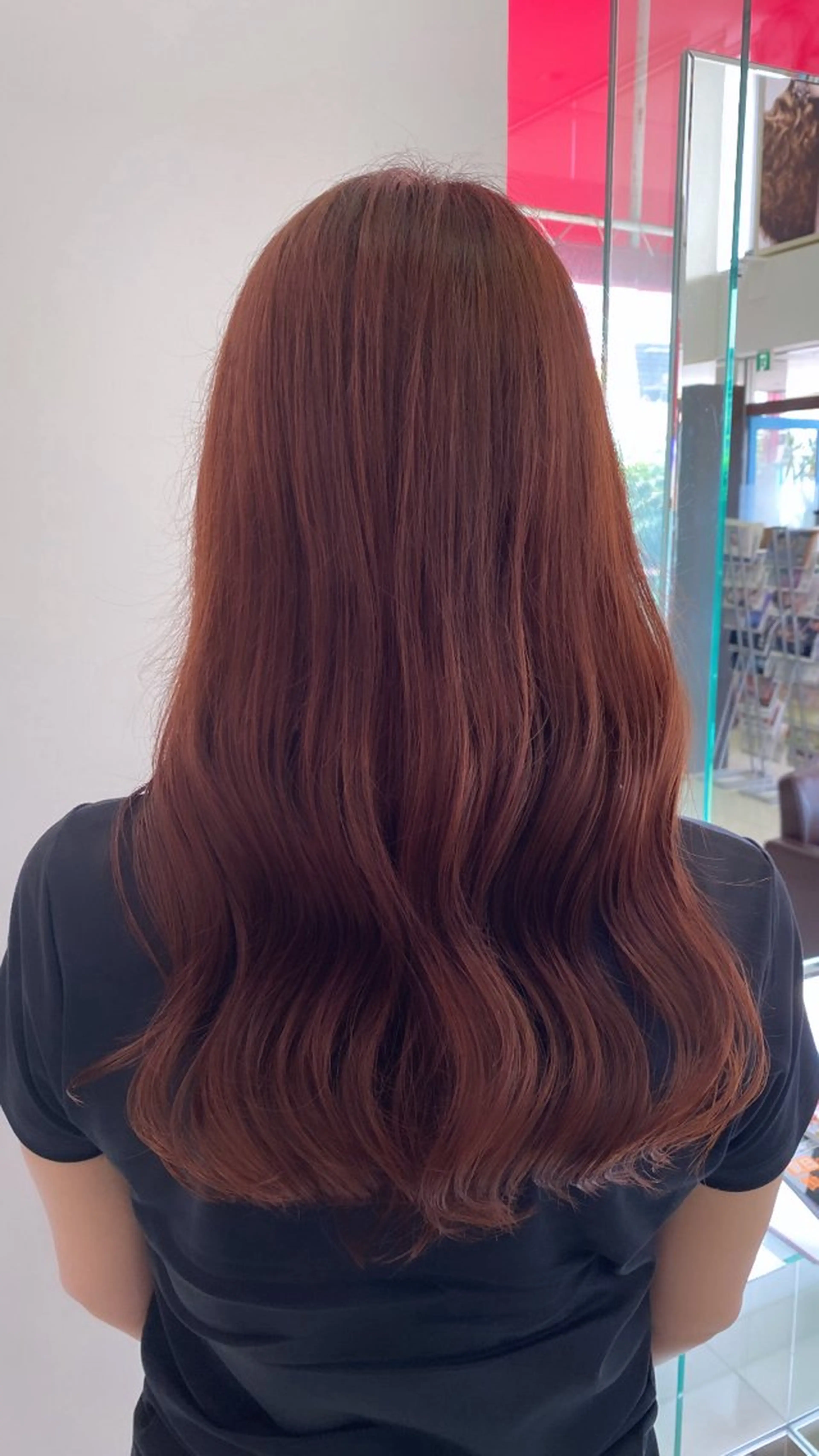 ロング カラー 小坂 麻綾のヘアスタイル