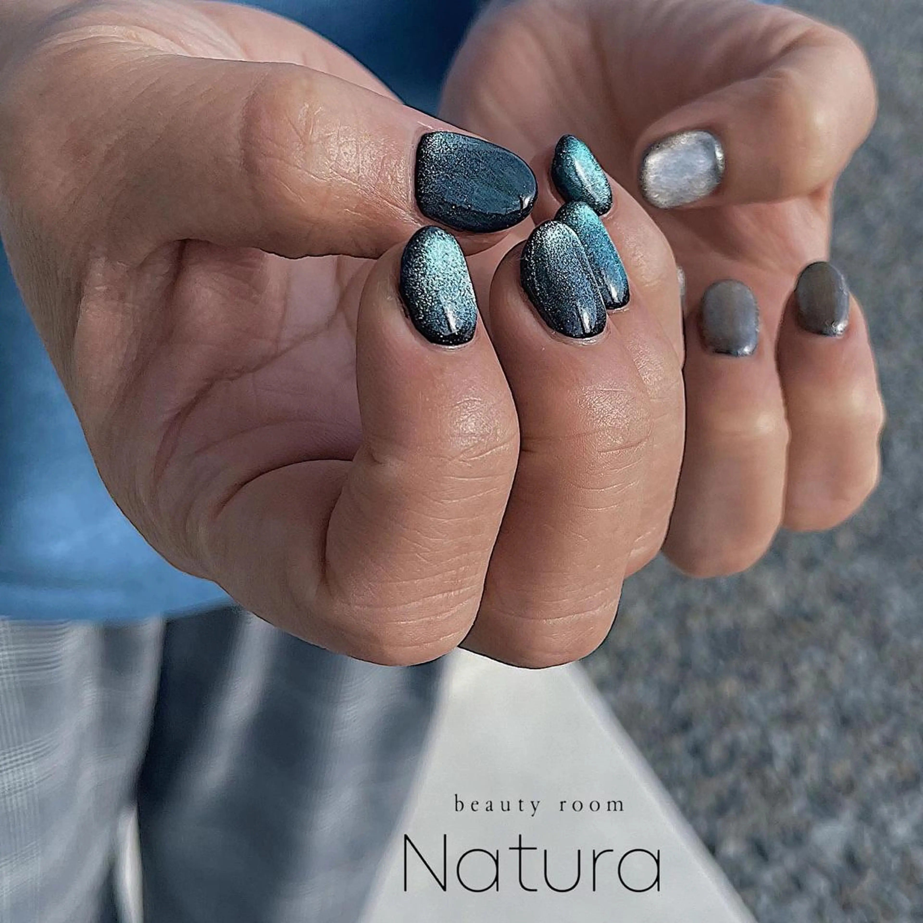 ネイル マツエク・マツパ アイブロウ マグネットネイル ハンドネイル beautyroom Naturaのネイルデザイン