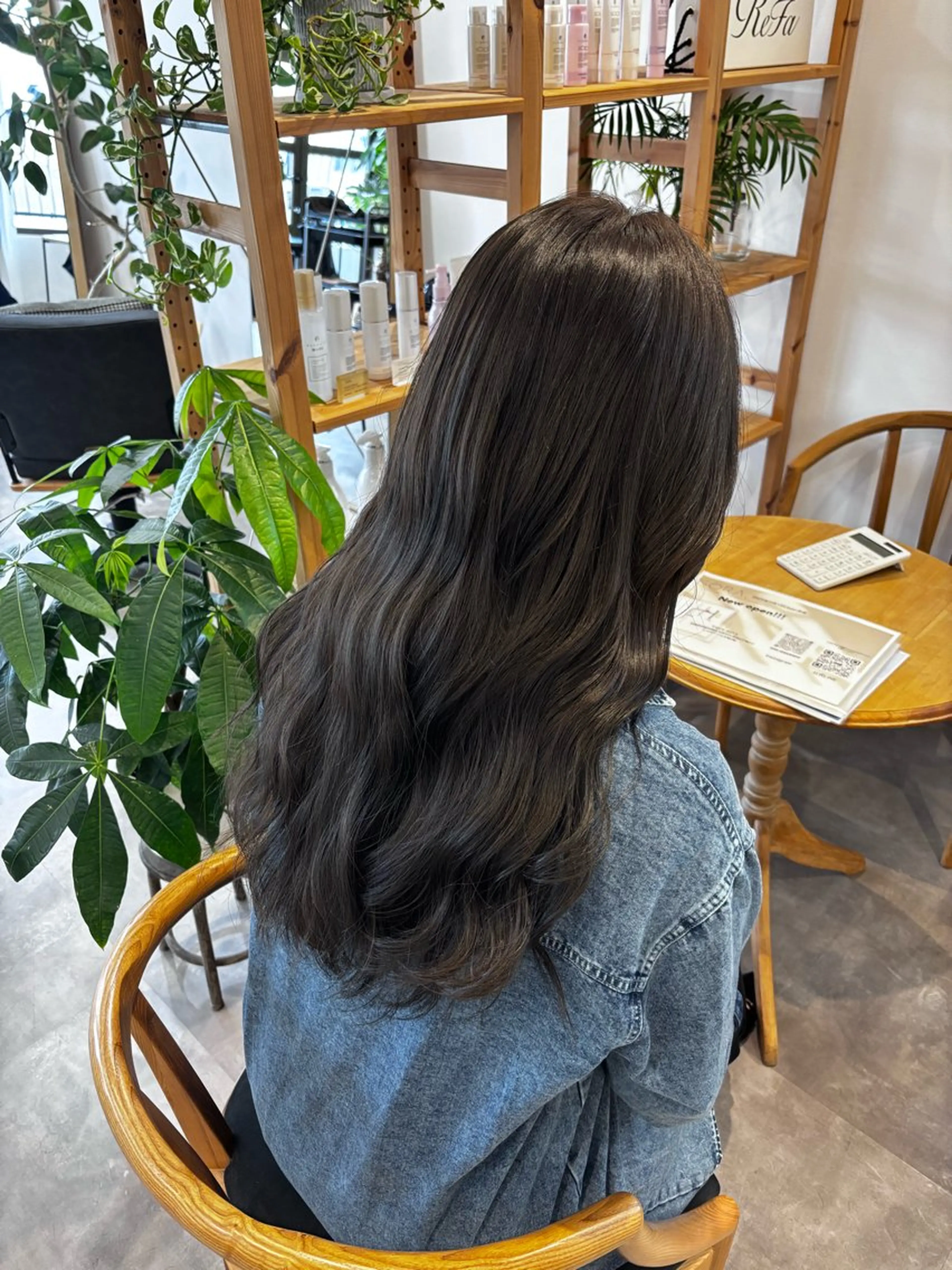 ロング カラー 透明感カラー グレージュ 由良 龍也のヘアスタイル