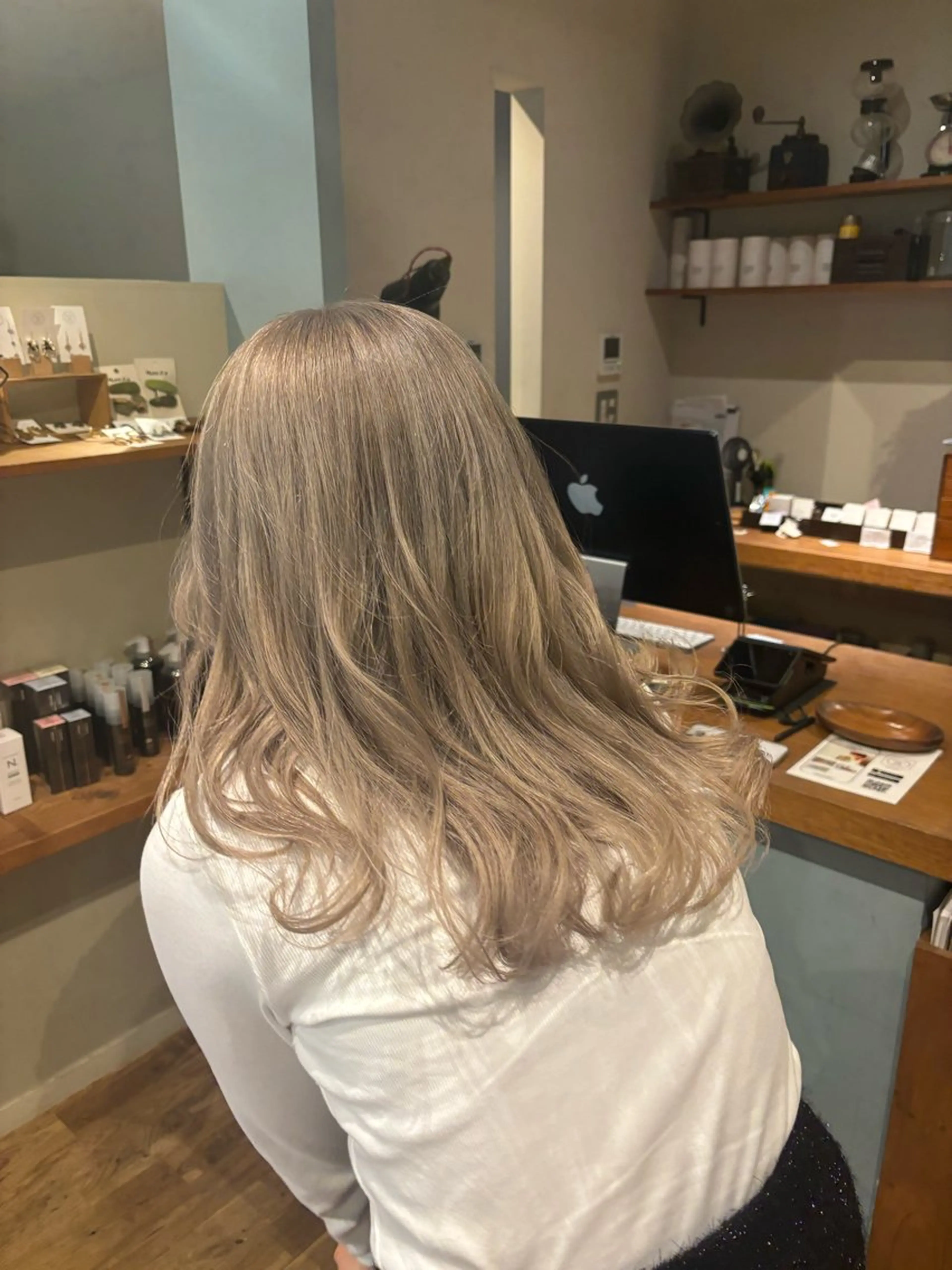 ロング ボブ/ベージュ /MIYUのヘアスタイル