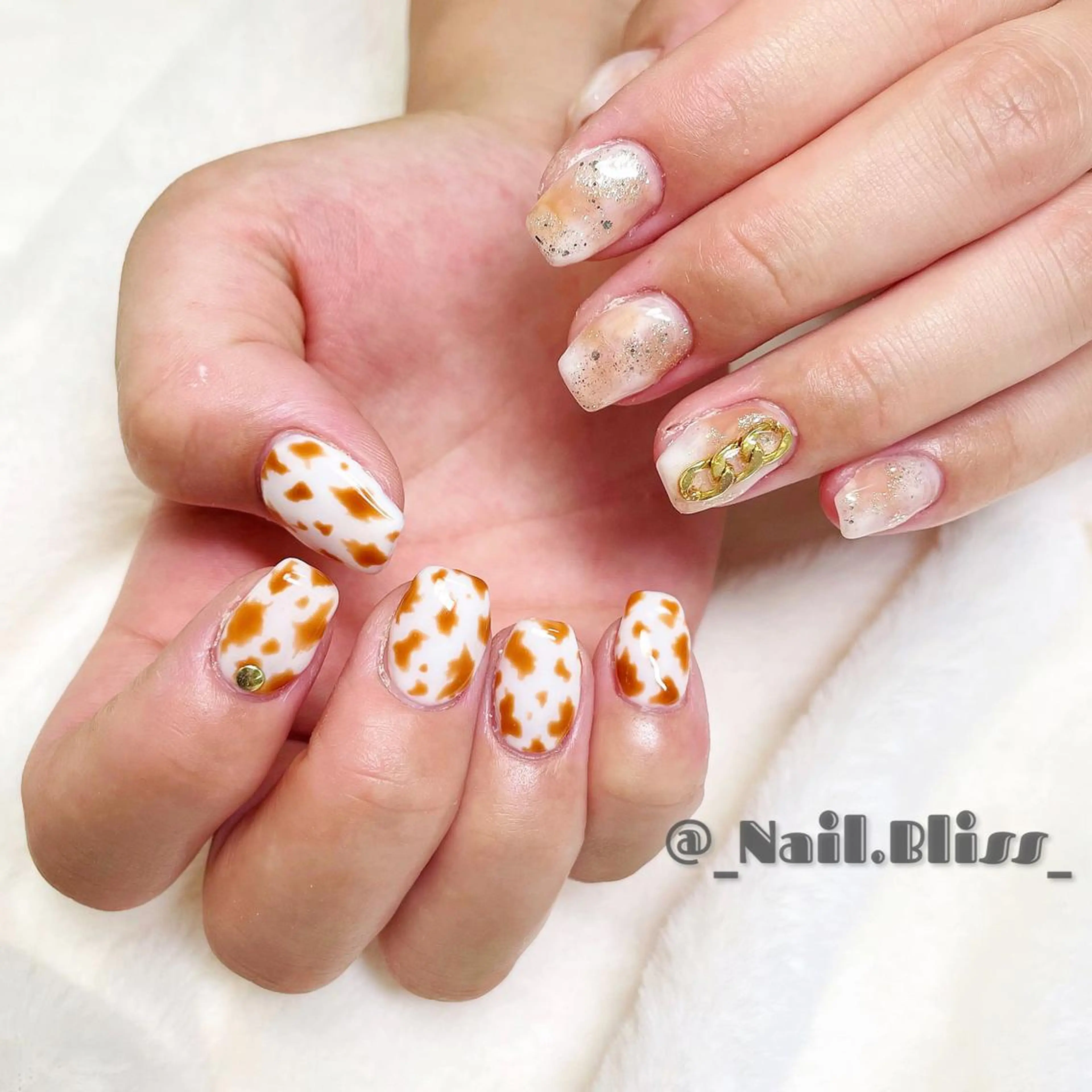ネイル ブラウン ホワイト ハンドネイル NAIL BLISSのネイルデザイン