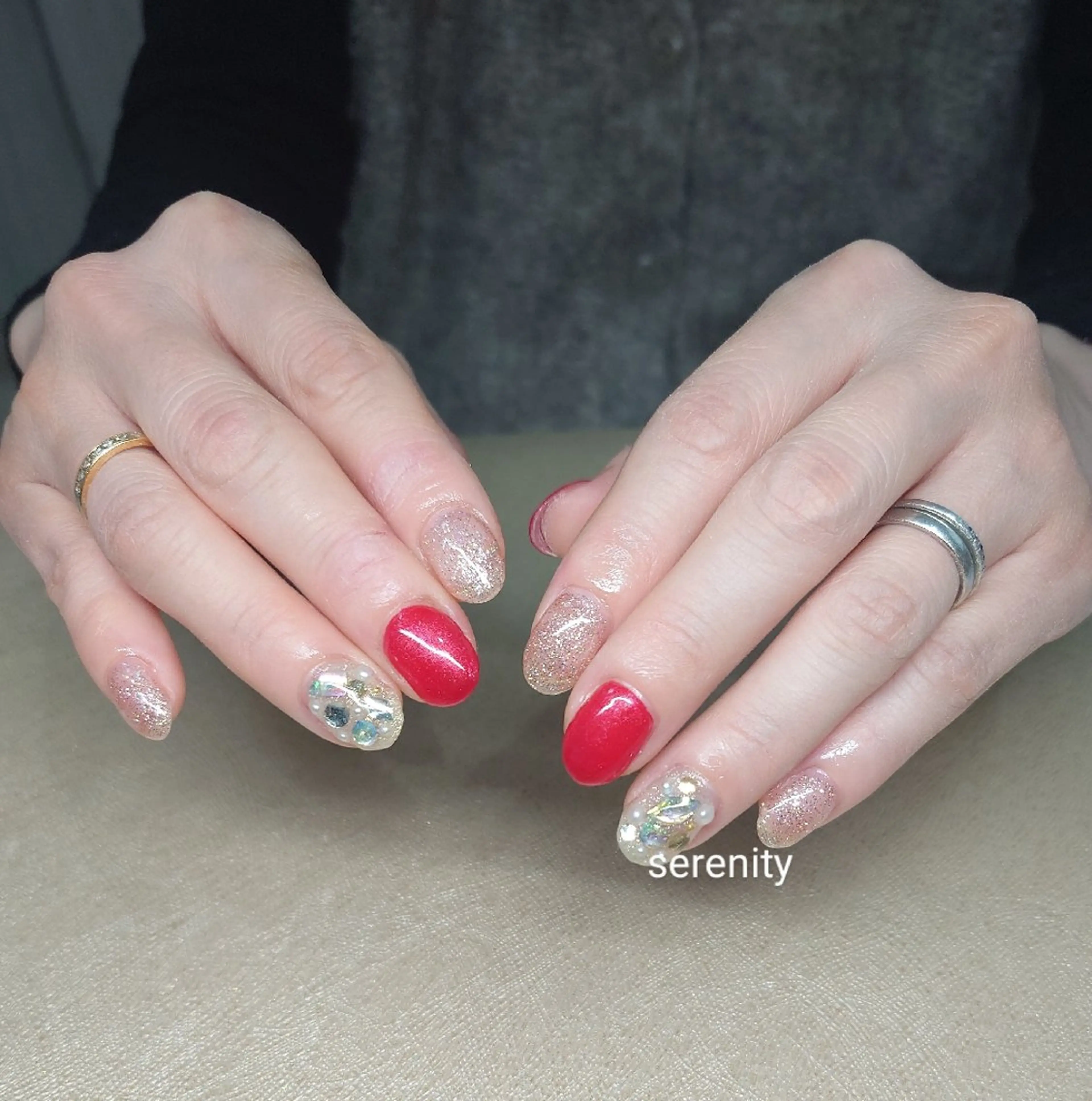 ネイル キラキラネイル 赤色 ハンドネイル nail  serenityのネイルデザイン