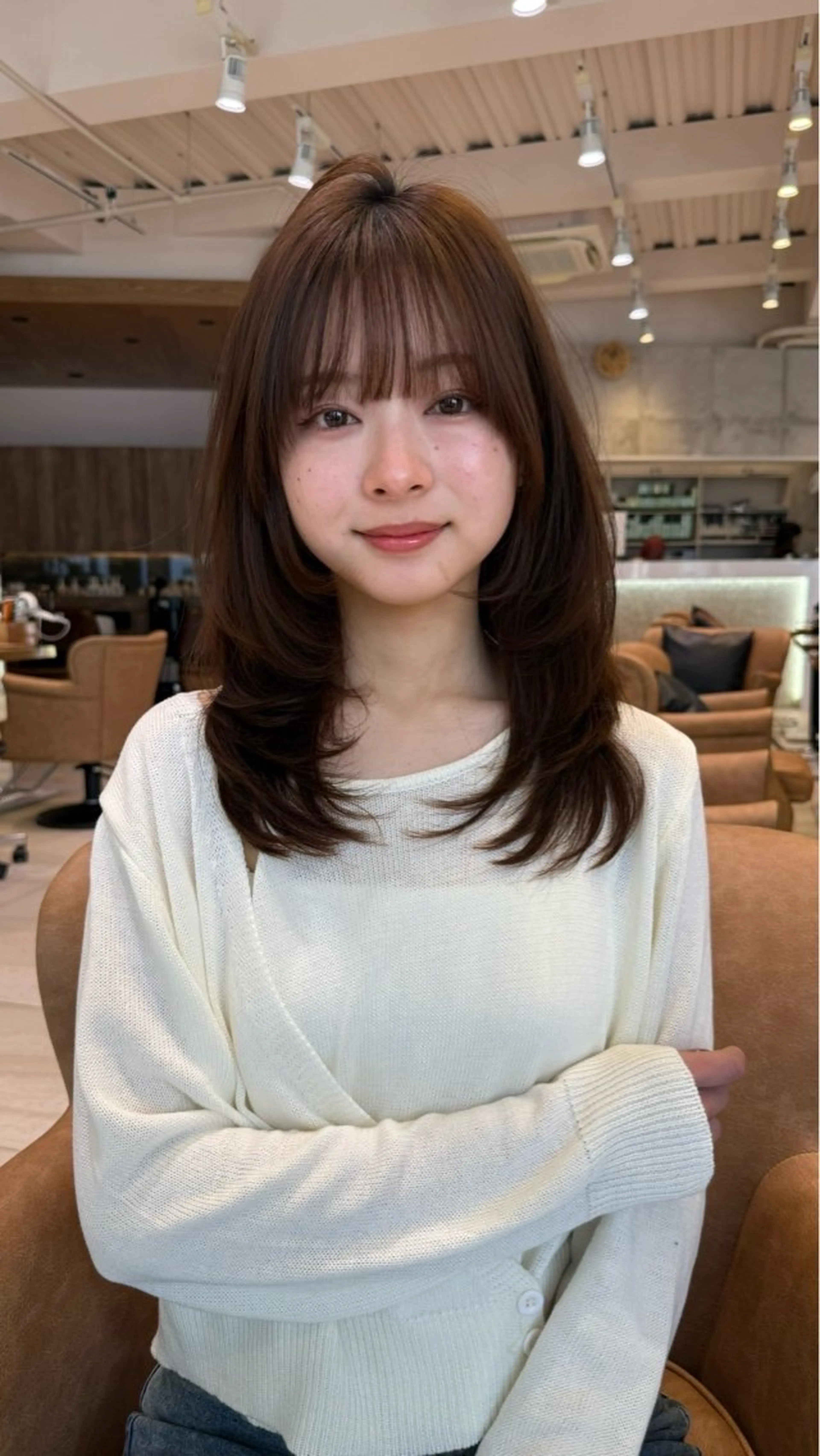 🩵レイヤーカット🩵✂︎➕うる艶トリートメント✨➕イルミナカラー❣️⇒モデル価格2500円❣️の写真