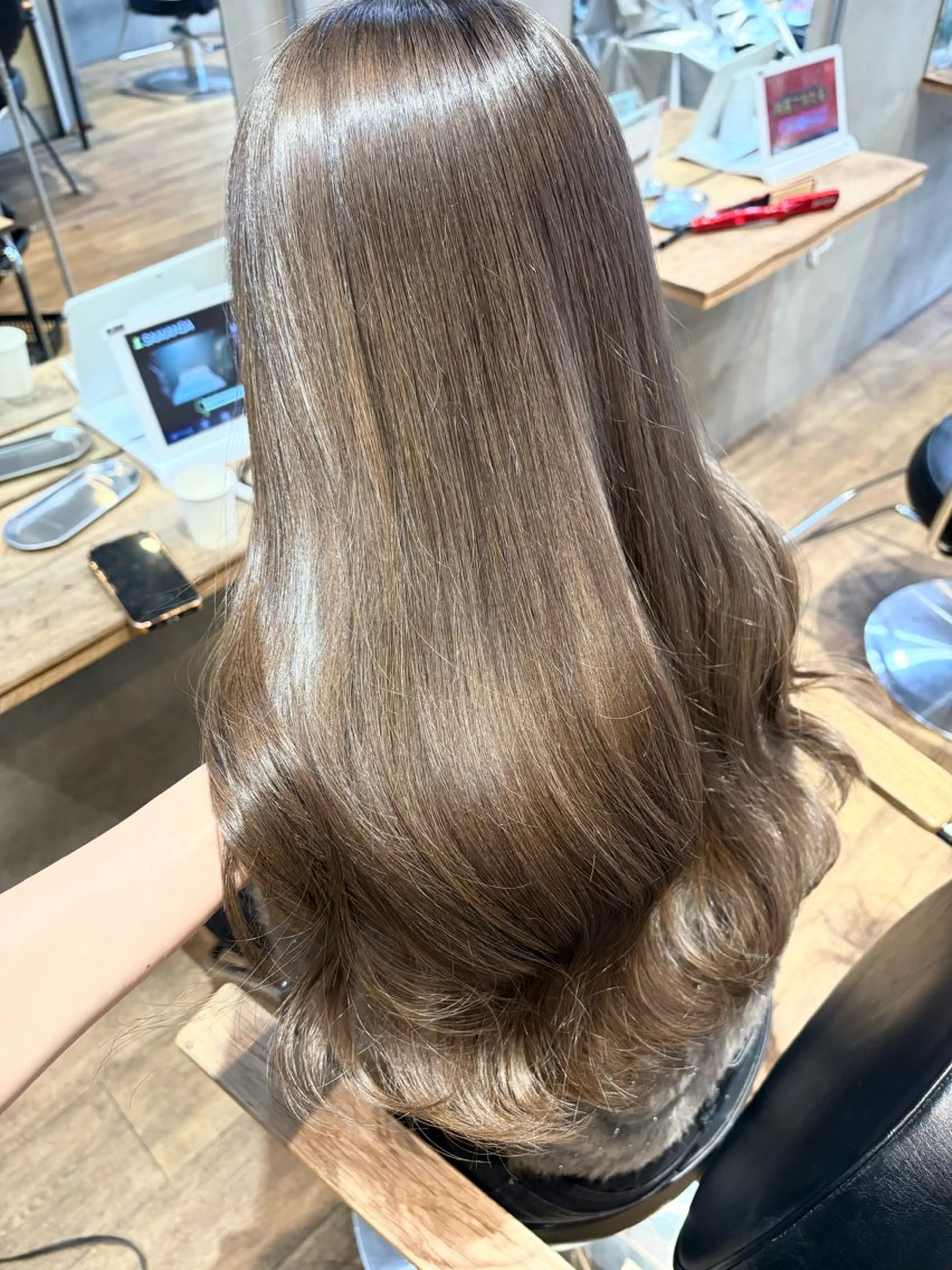 ロング ヘアカラー 井上 麻帆のヘアスタイル