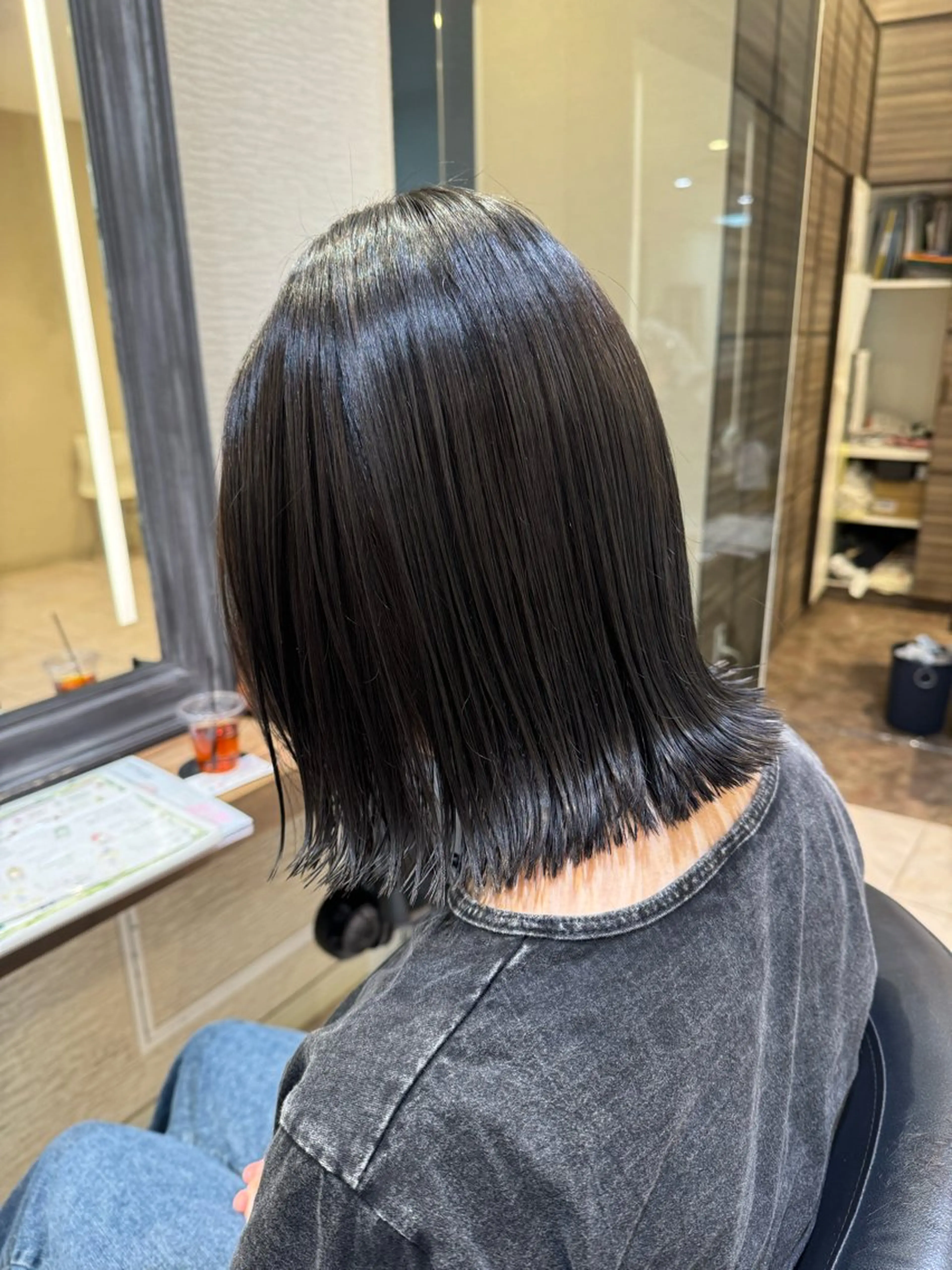 ミディアム カラー さら艶レイヤーカット 🩶Suzuneのヘアスタイル