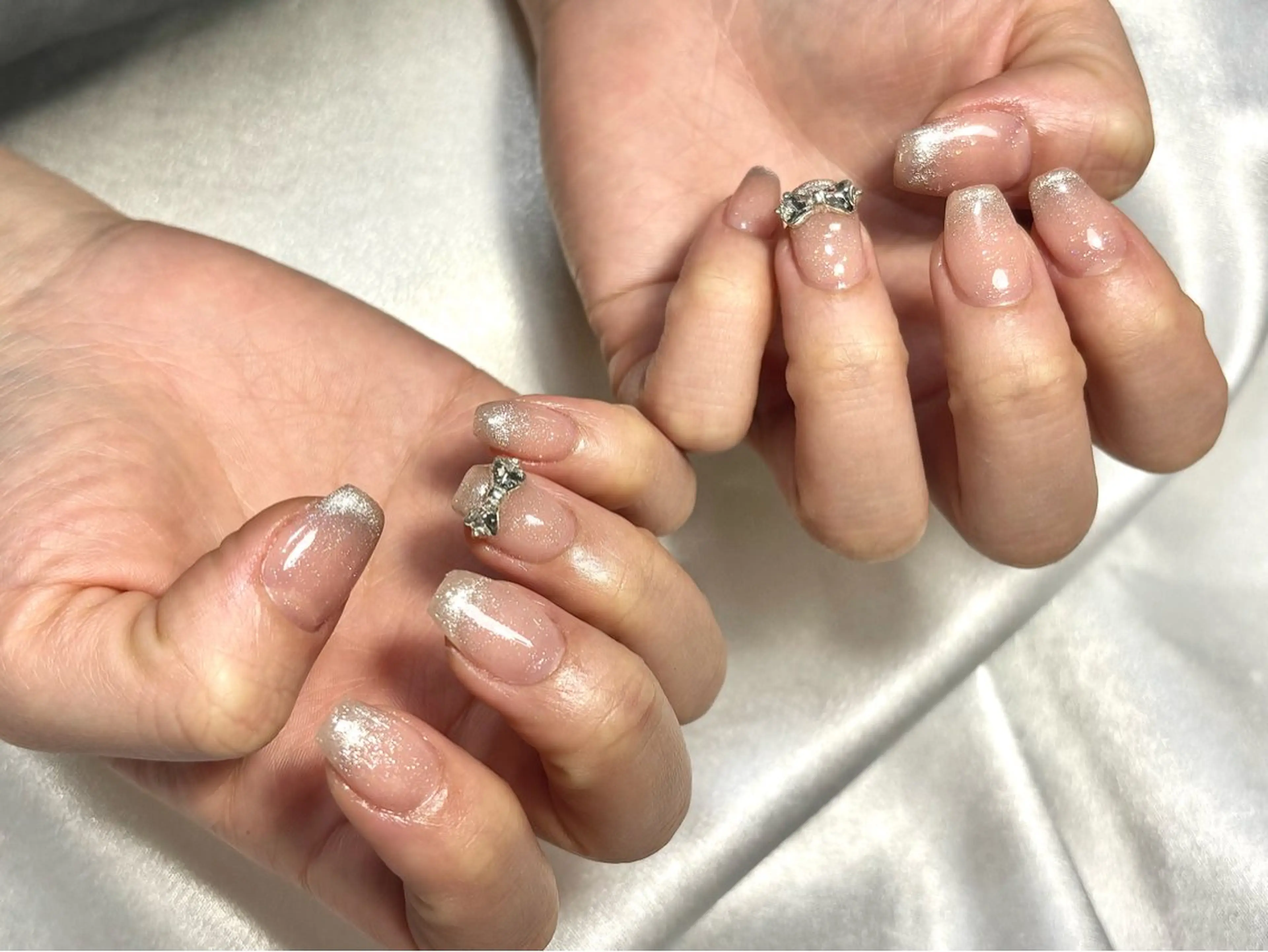 ネイル ブルー チークネイル フレンチネイル ハート ホログラムネイル る るのネイルデザイン