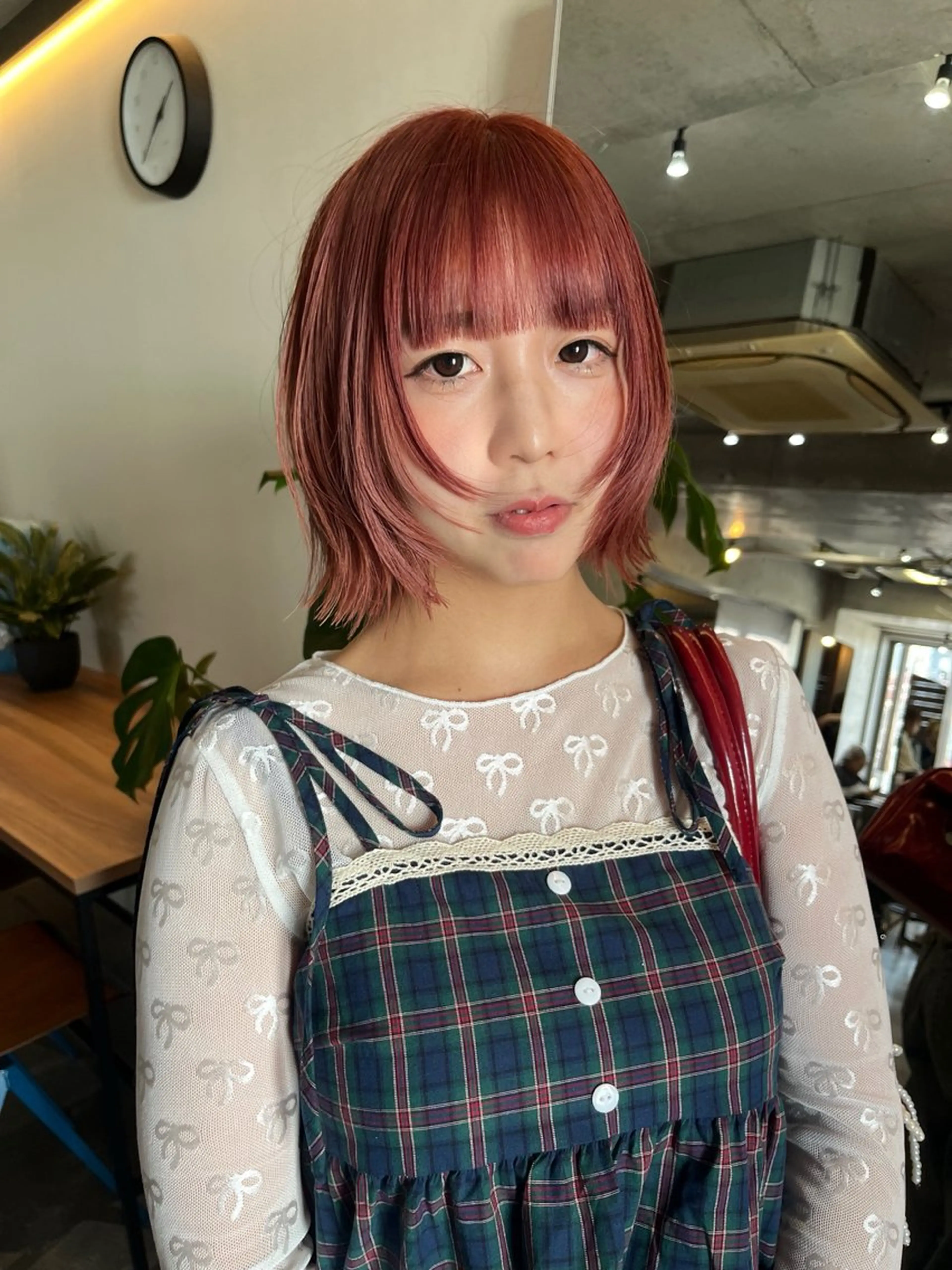 ショート アッシュ オレンジブラウン ボブ 顔まわりレイヤー ハッシュカット カット ヘアカラー レイヤーカット\ウル フ　chinatsuのヘアスタイル