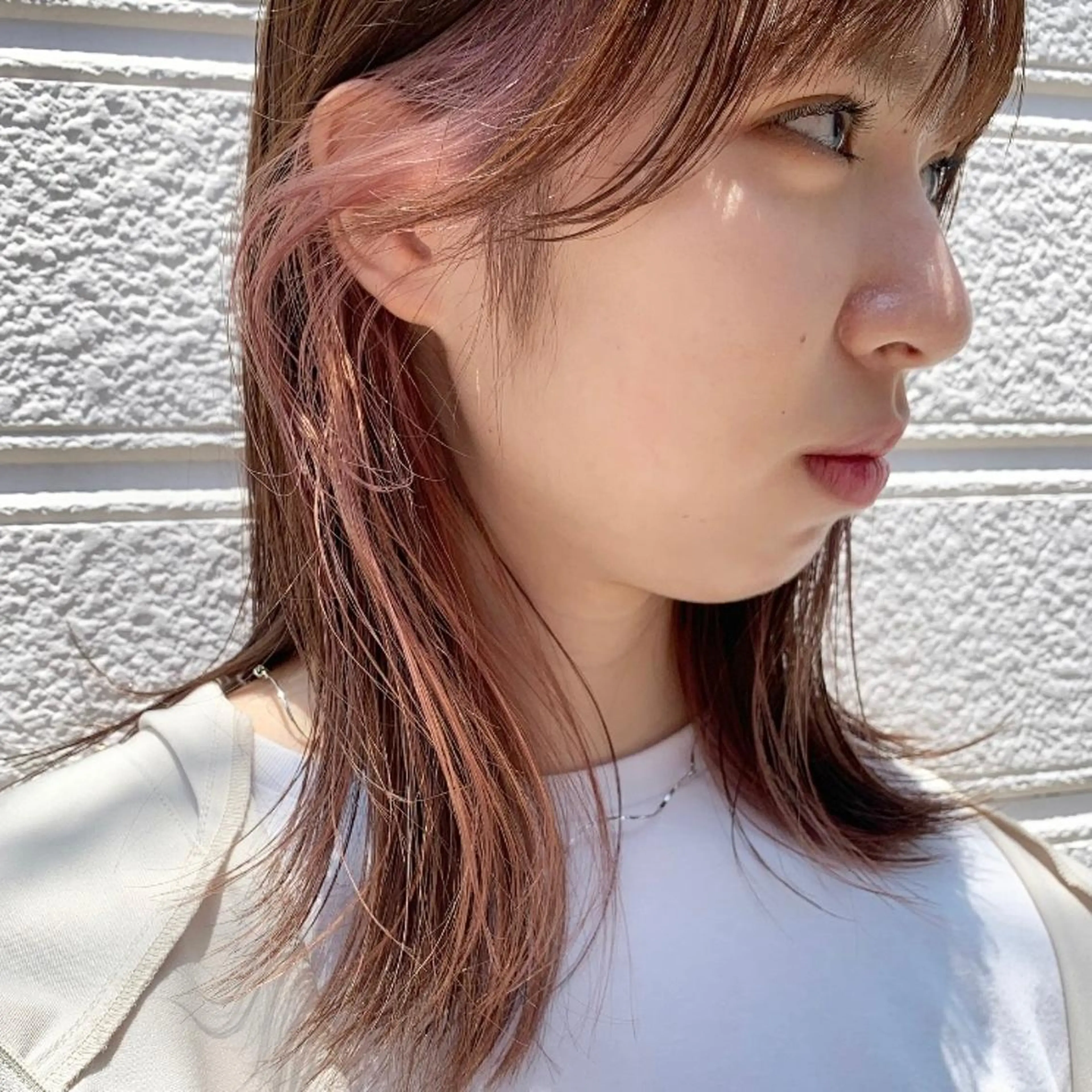 ミディアム カラー イヤリングカラー インナーカラー 顔まわりレイヤー レイヤーカット ウルフカット MARU パーマ/レイヤーのヘアスタイル