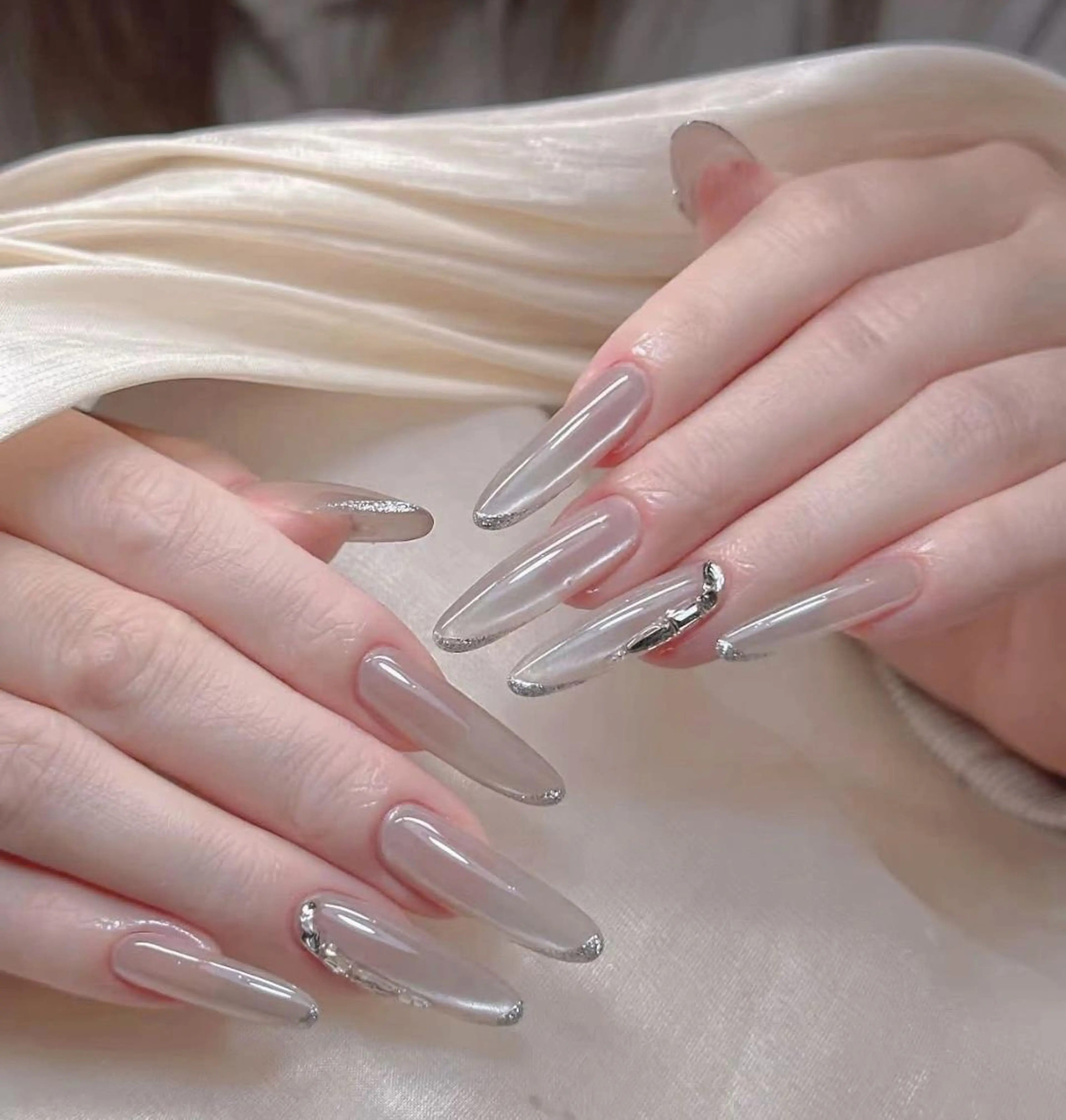 ロング 韓国風ヘア ハンドネイル Bling Salonのネイルデザイン