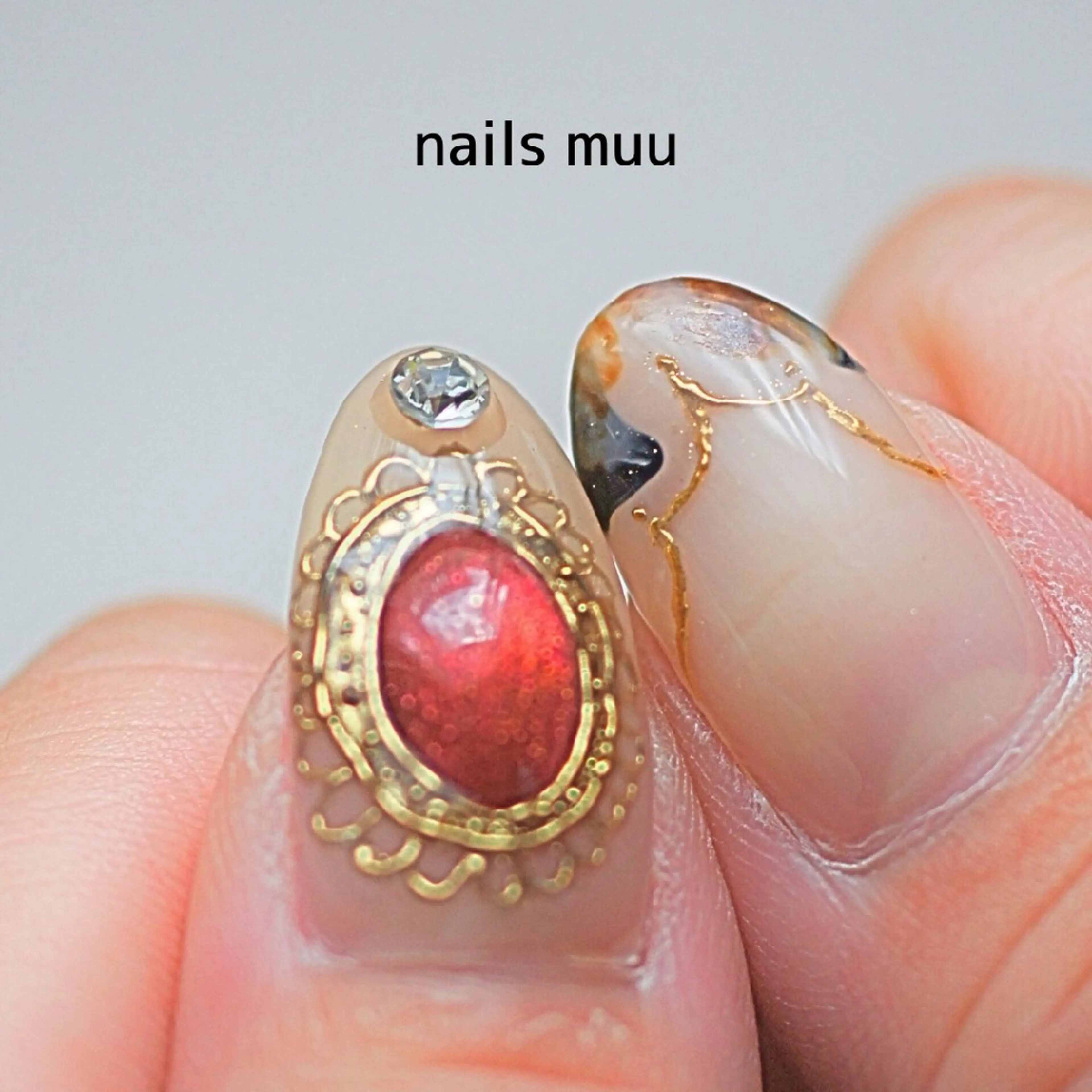 ネイル べっ甲ネイル ゴージャス 赤色 ホワイト ハンドネイル nails muu まゆのネイルデザイン