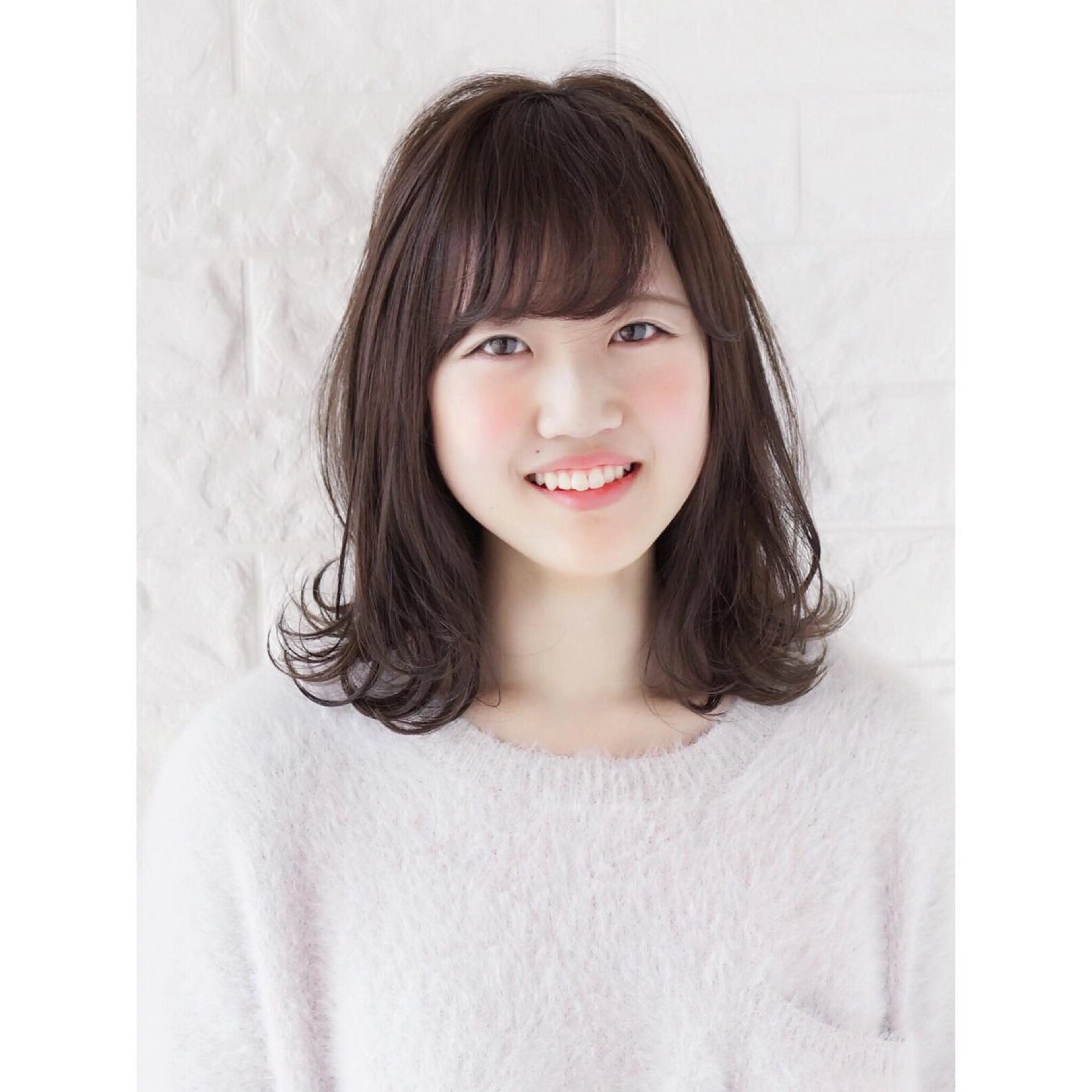 ミディアム カラー アッシュ アッシュブラウン ブラウンカラー 透明感カラー イルミナカラー カット ヘアカラー トリートメント ヘッドスパ 髪質改善特化KIZU /艶髪研究（京都）のヘアスタイル