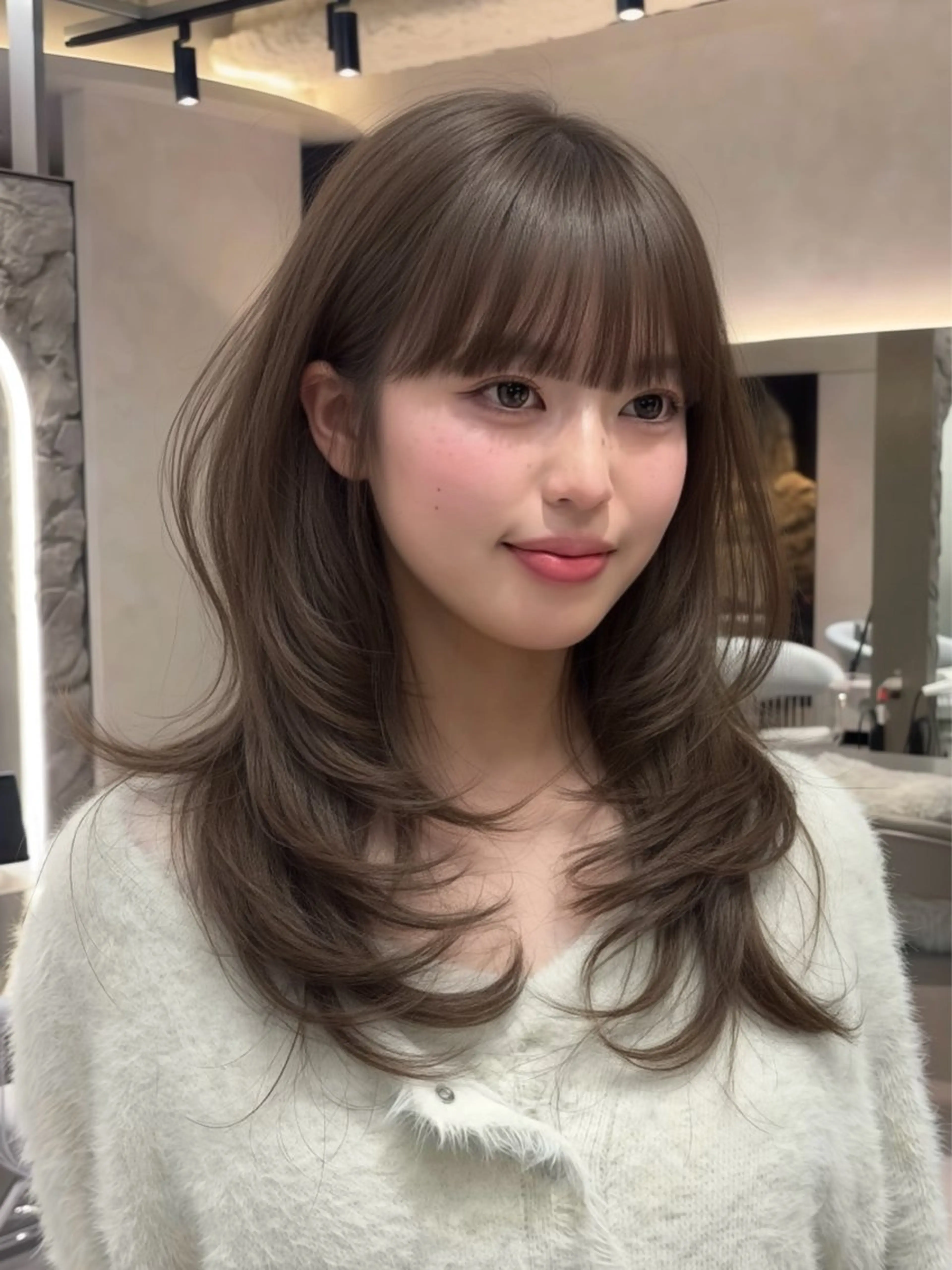 ロング 顔まわりレイヤー 顔周りカット ハイレイヤー レイヤーカット ローレイヤー カット ヘアカラー MOMOHA/ 🍑レイヤーカットのヘアスタイル