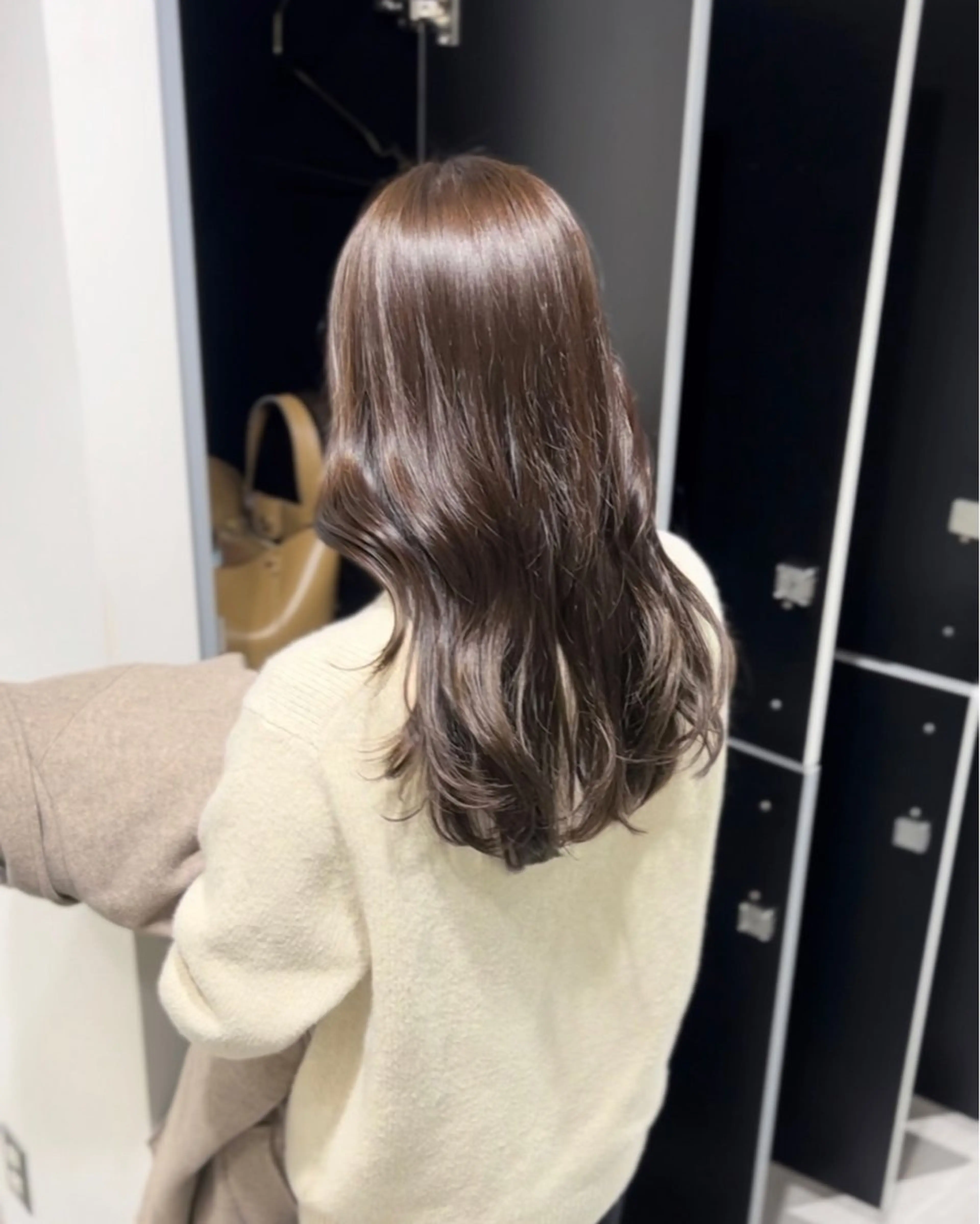 ロング カラー ベージュカラー ブラウンカラー 透明感カラー オリーブベージュ オリーブブラウン LOVEST Rihoのヘアスタイル