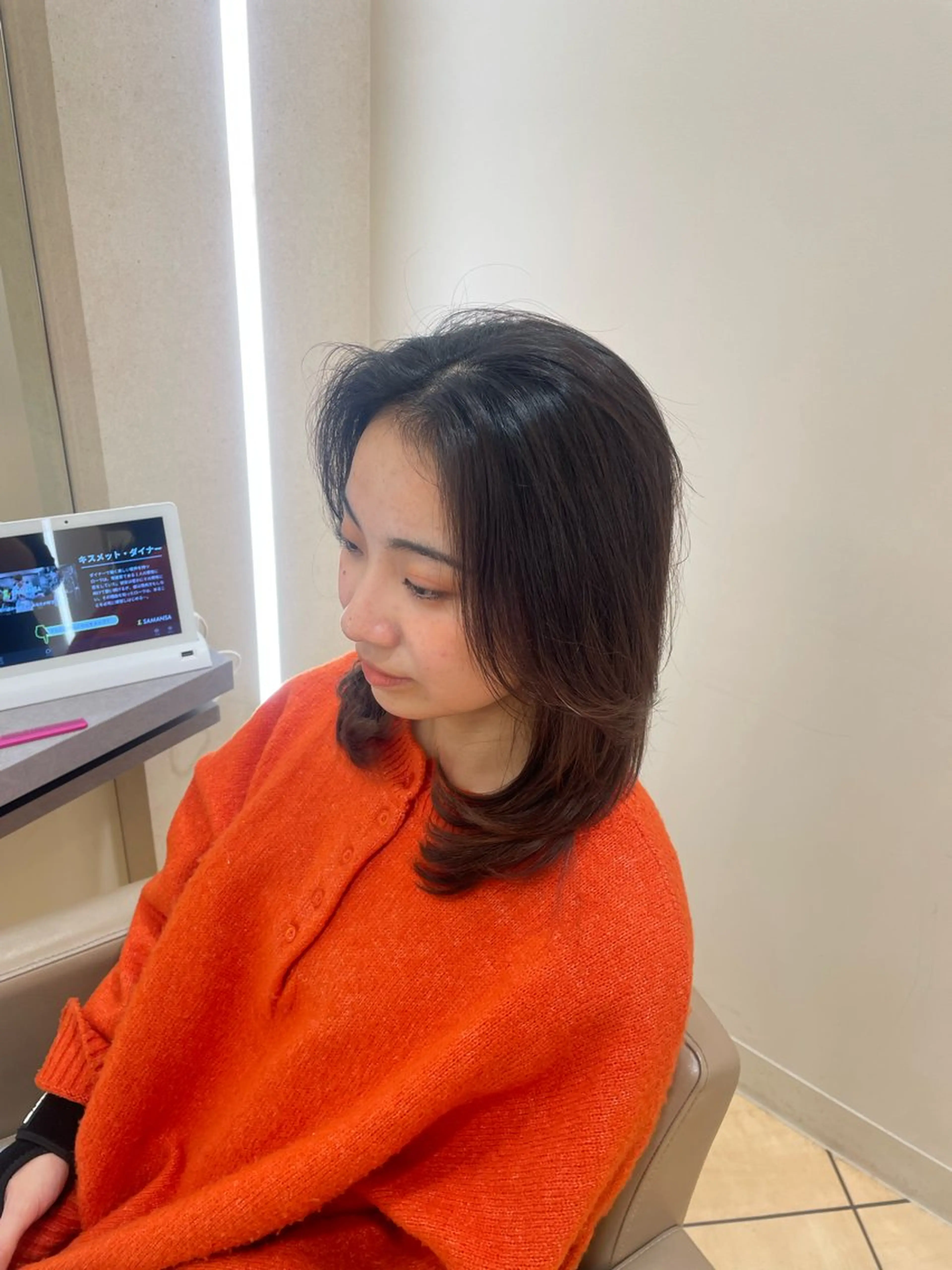 セミロング 三富 陽菜のヘアスタイル