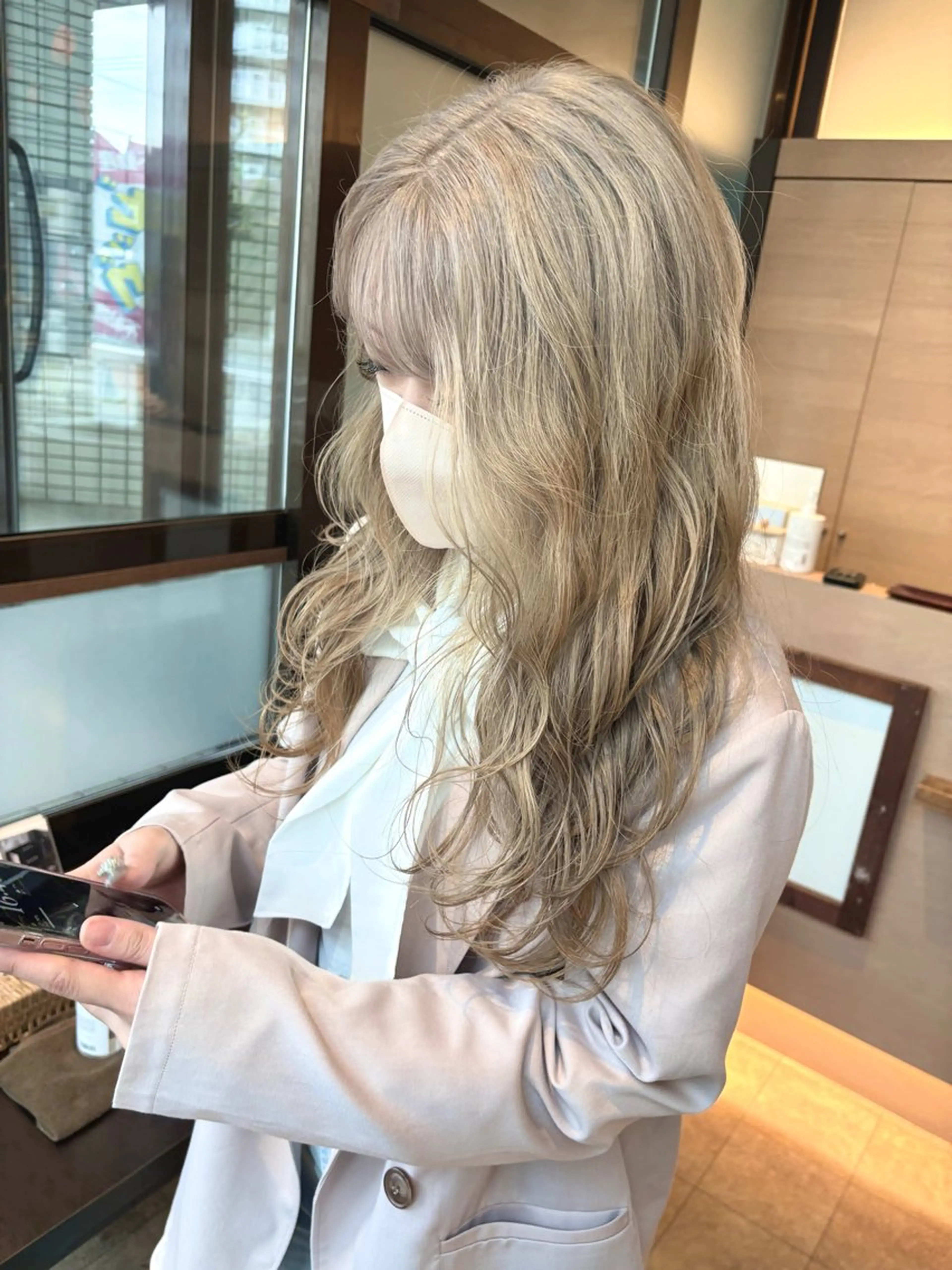 ロング ヘアカラー 綾乃／デザインカラー ／ハイトーン／ボブのヘアスタイル