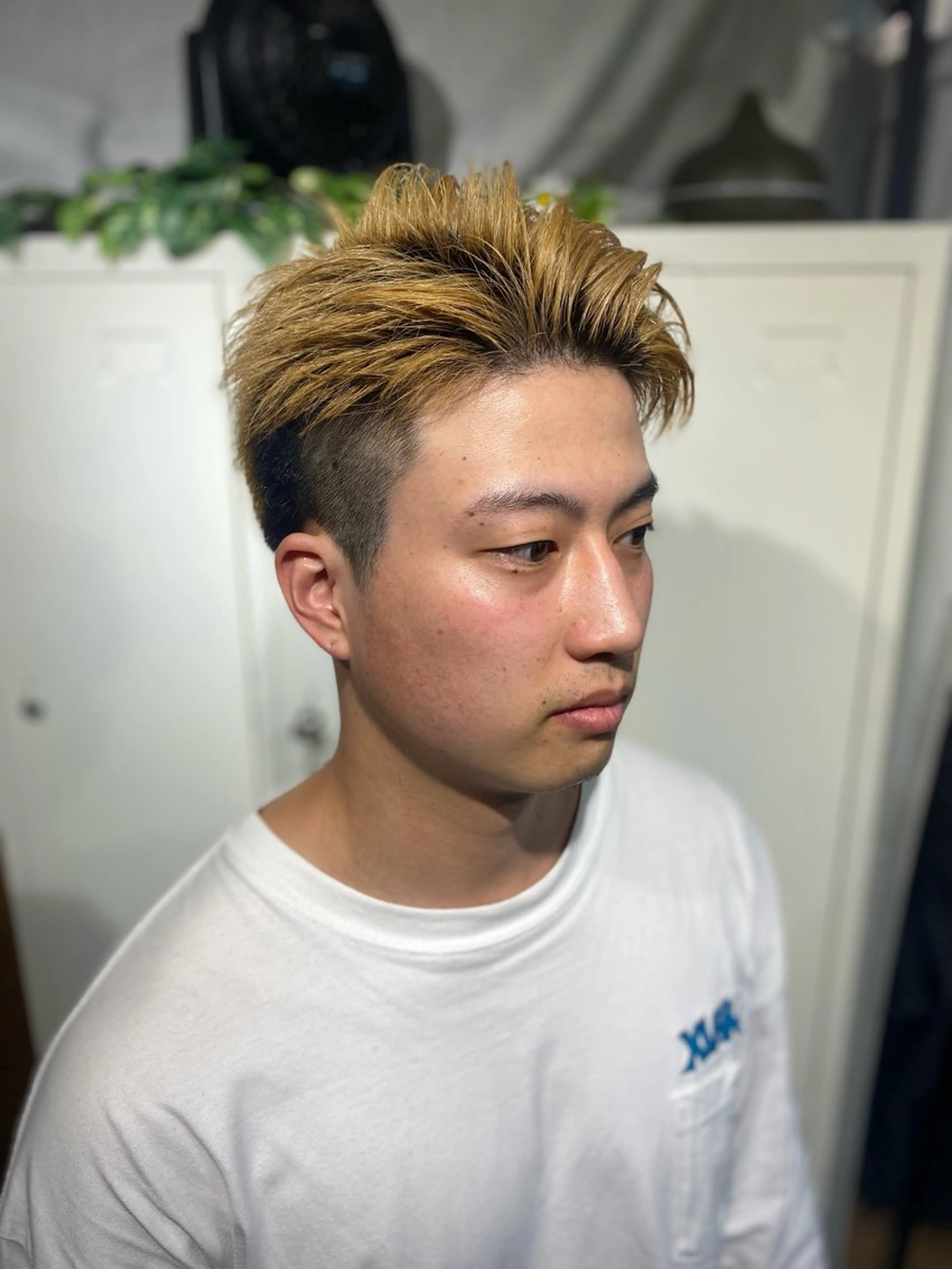 ショート メンズ メンズブリーチ センターパート メンズハイライト メンズハイトーン マッシュウルフ 👑髪質改善/パーマ /フェード/森田のヘアスタイル