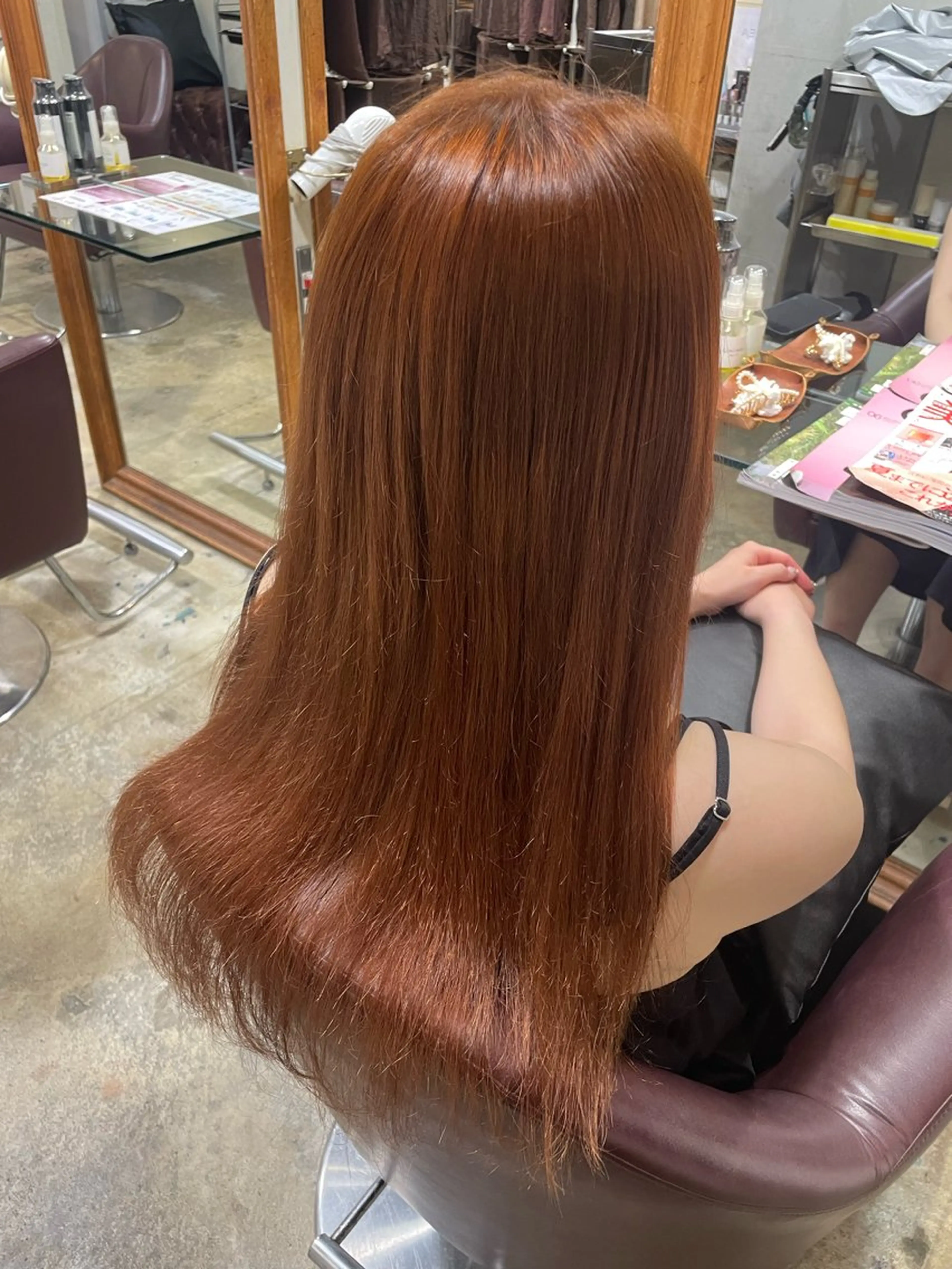 ロング カラー ブリーチ ブリーチなしカラー オレンジ ゆい .🎀のヘアスタイル