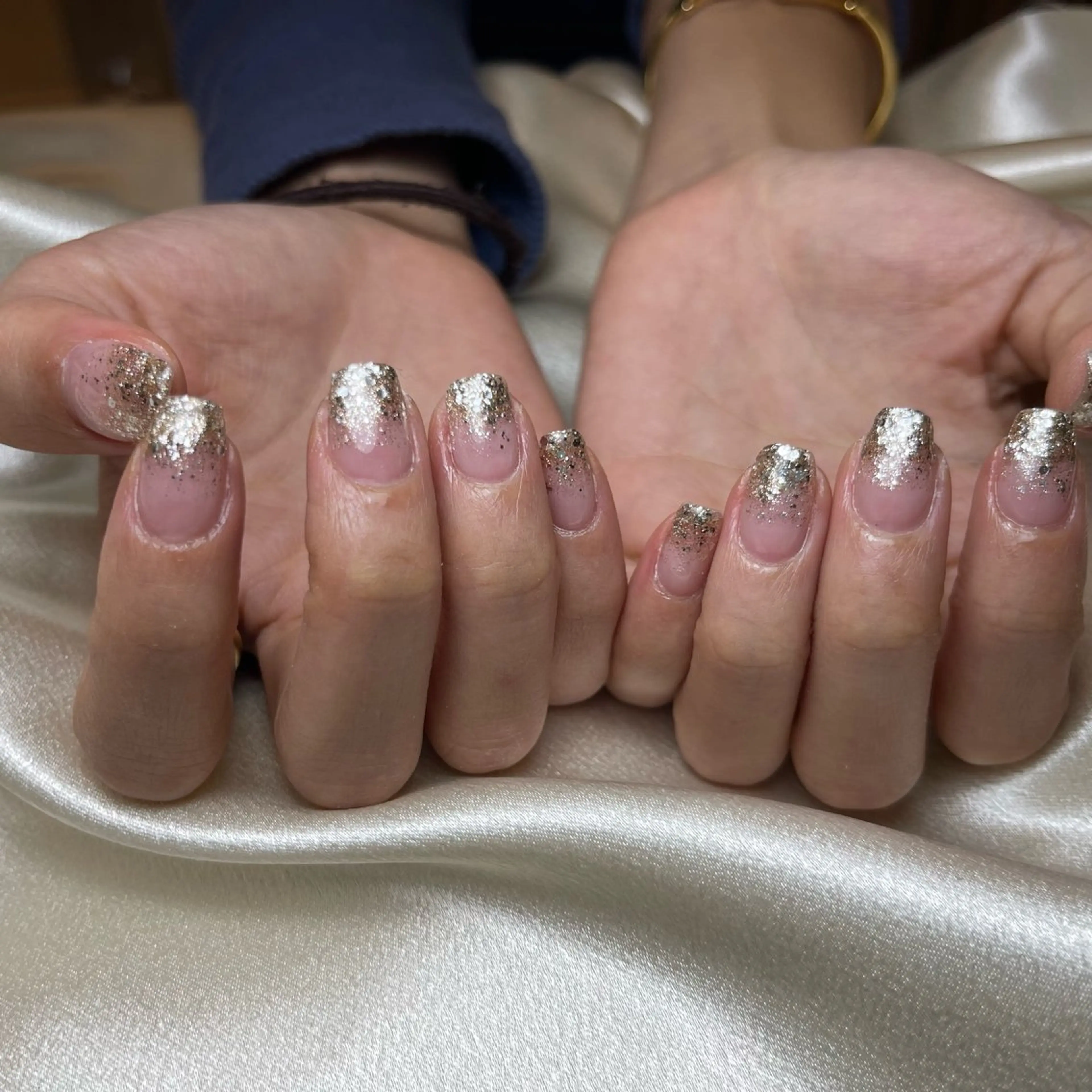 ネイル グラデーション ラメ(グリッター) ラメグラデーション ハンドネイル 🧁fein. nana🩵のネイルデザイン
