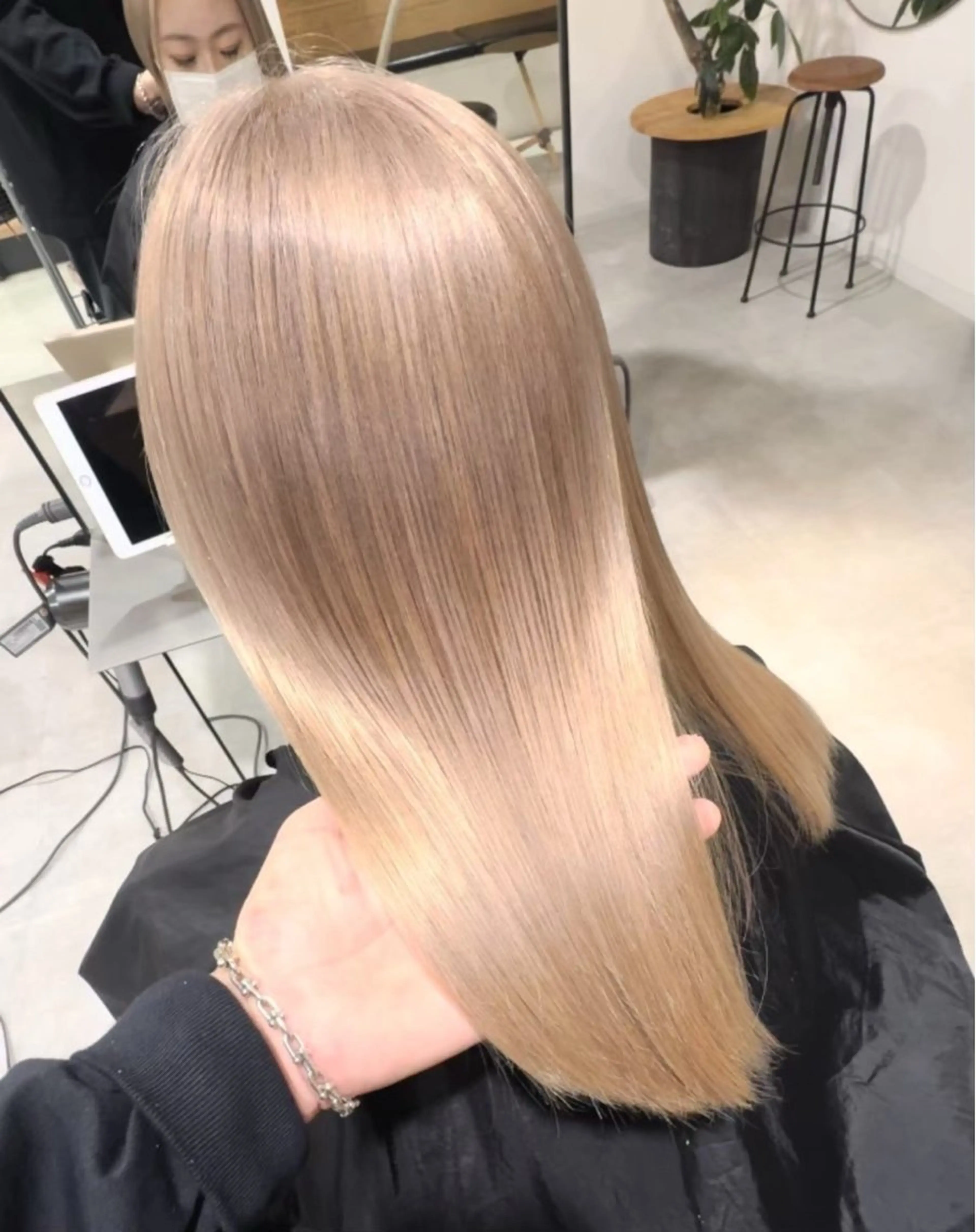 【4月限定🍀】　全頭ブリーチorブリーチリタッチ　　＊10代、20代のみの写真