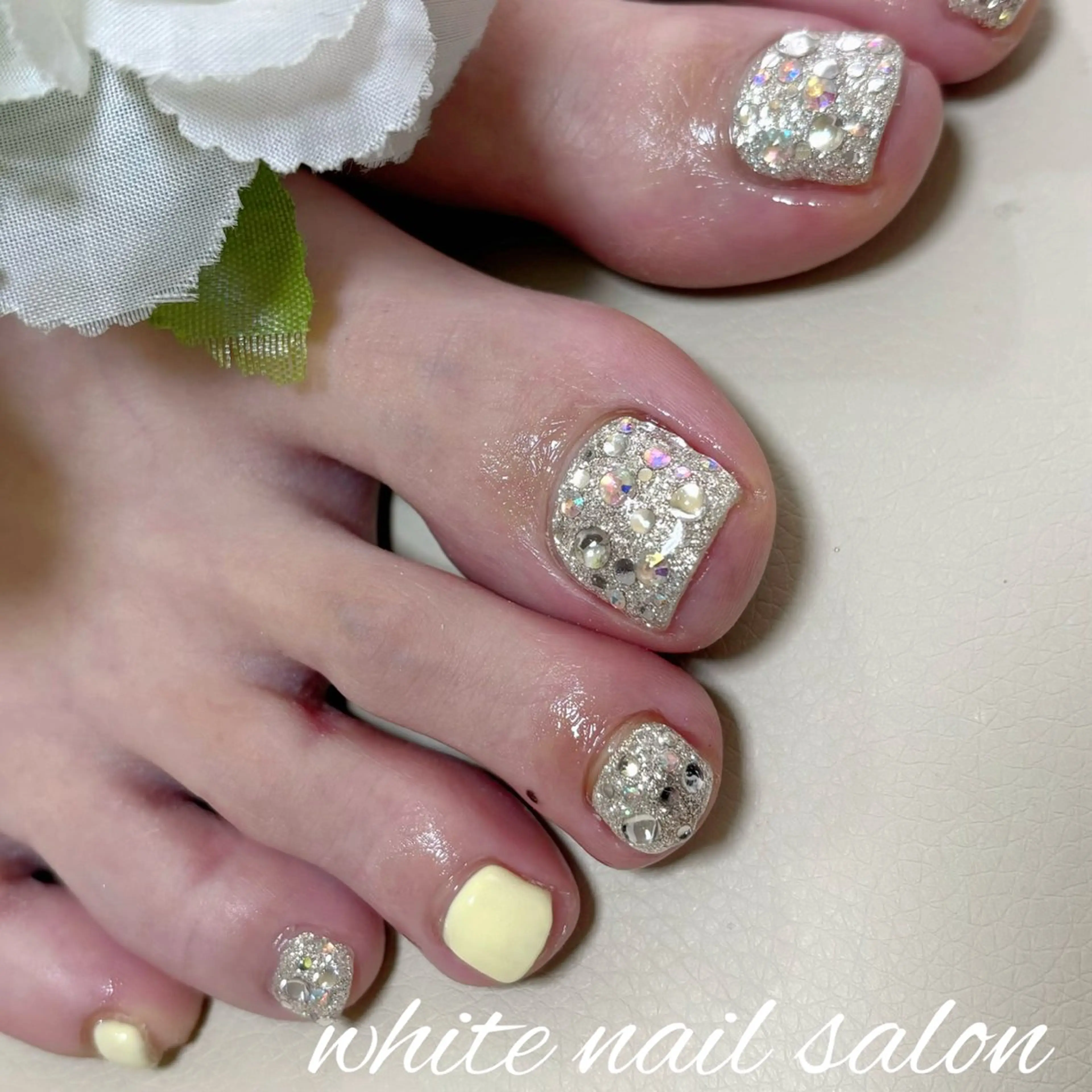 ネイル ホワイト フットネイル white nail salonのネイルデザイン