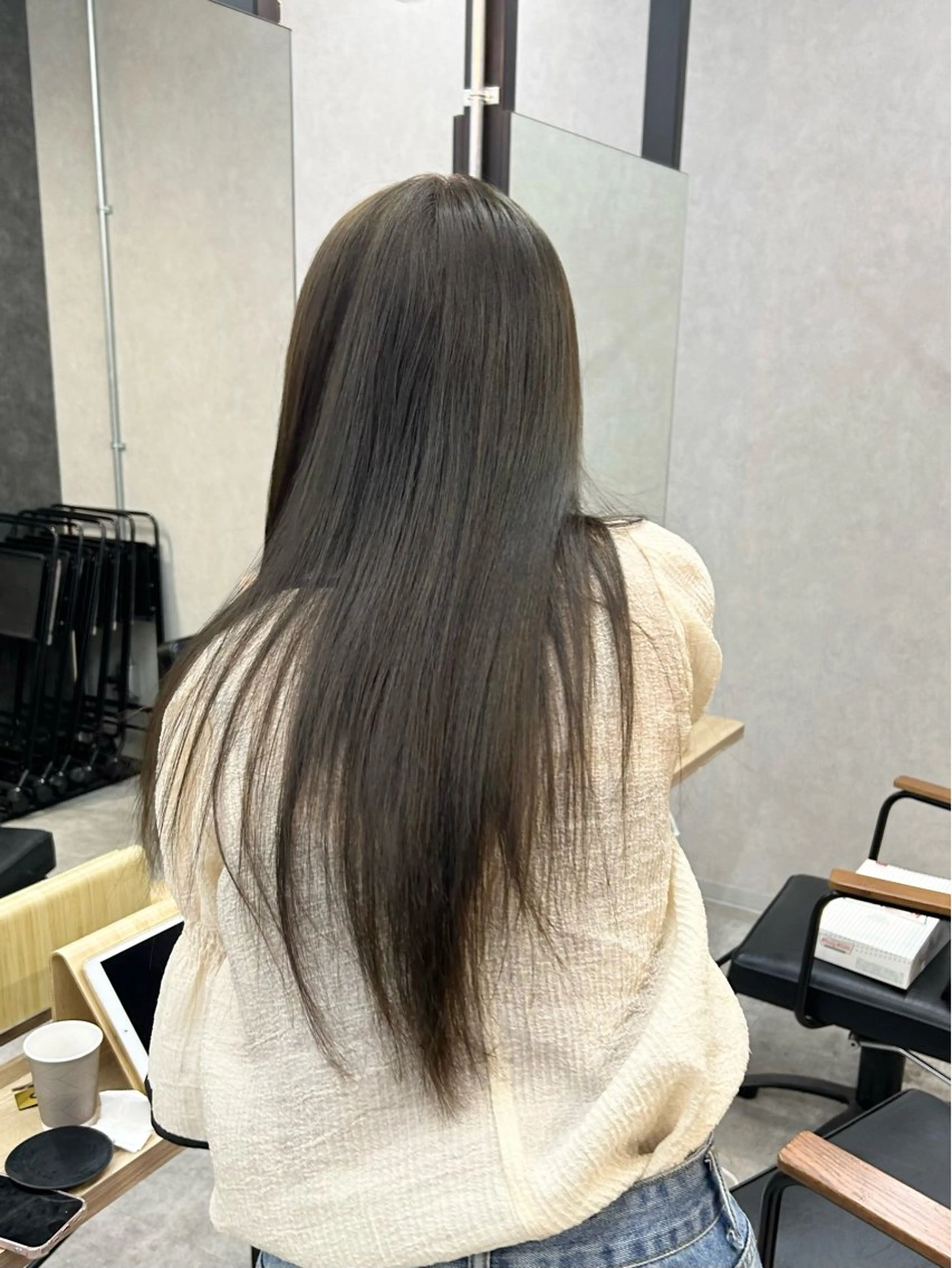 ロング カラー ベージュカラー オリーブベージュ カット ヘアカラー トリートメント いなみね はるきのヘアスタイル