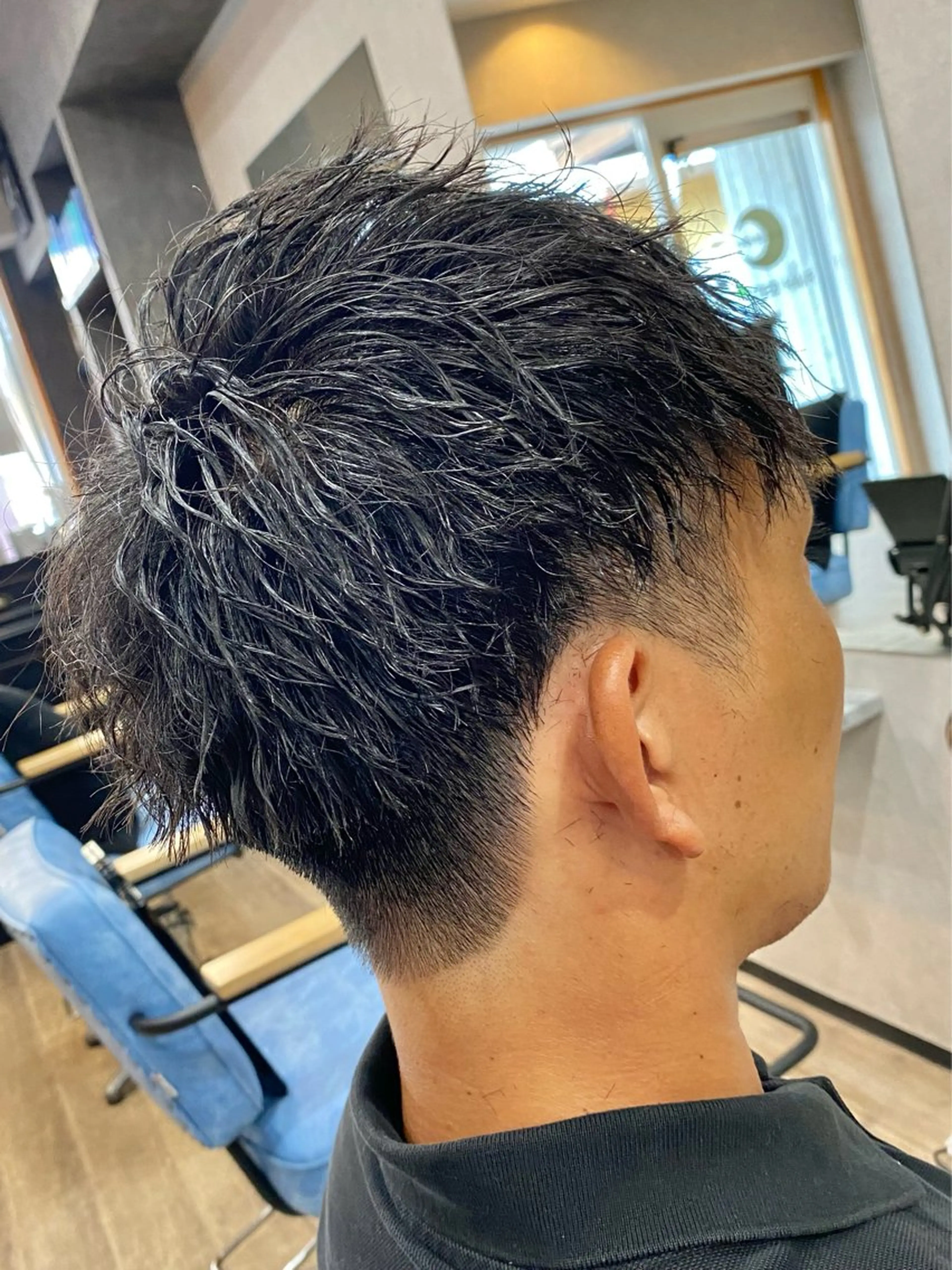 ショート パーマ メンズ メンズハイライト メンズパーマ ツイストスパイラルパーマ ハイライト ニュアンスパーマ カット パーマ 田口 慎士のヘアスタイル