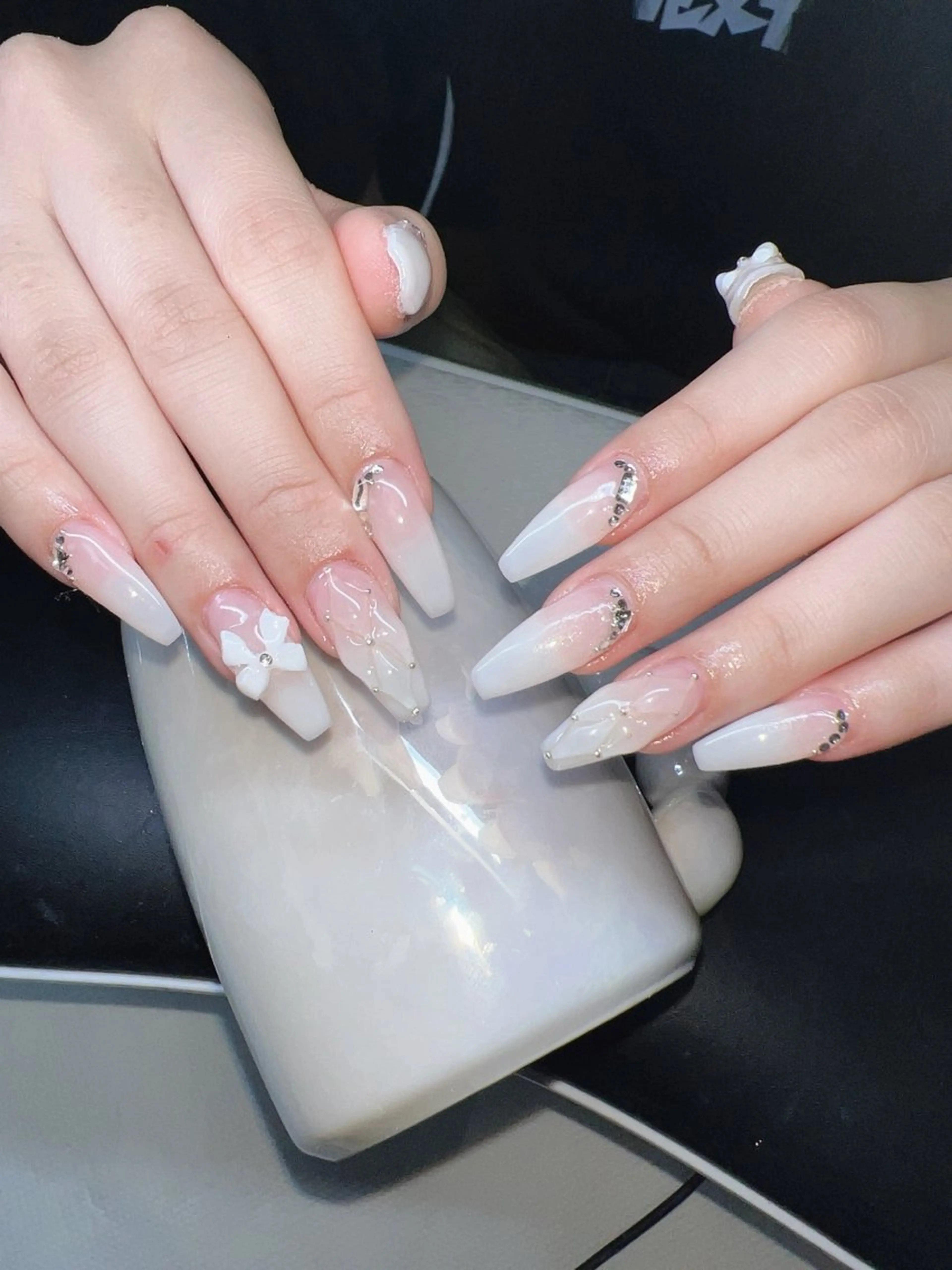 ネイル オーロラネイル チークネイル 長さ出し フットネイル フレンチネイル Lee Nailsのネイルデザイン