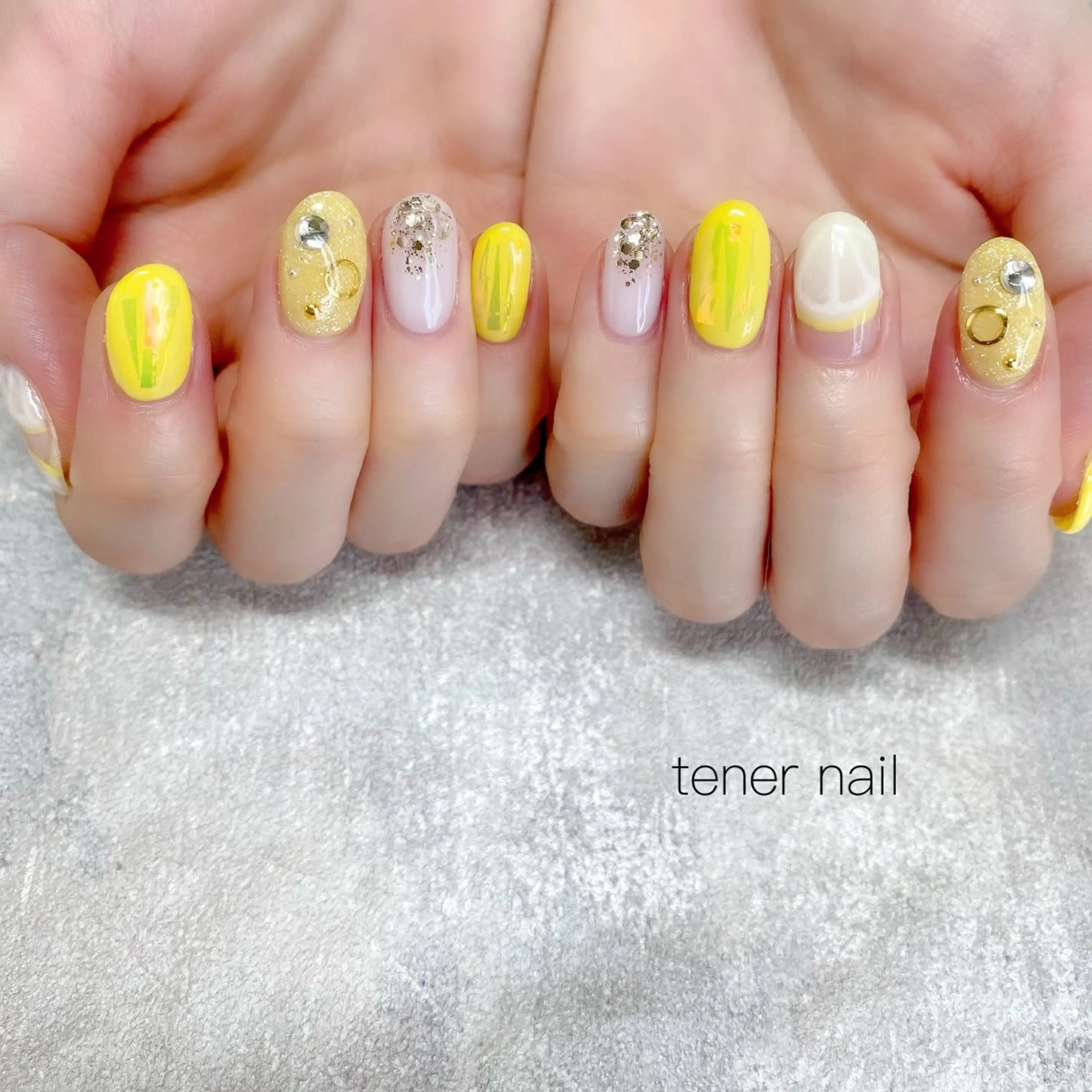 ネイル キラキラネイル 黄色 テネルネイル tener nailのネイルデザイン