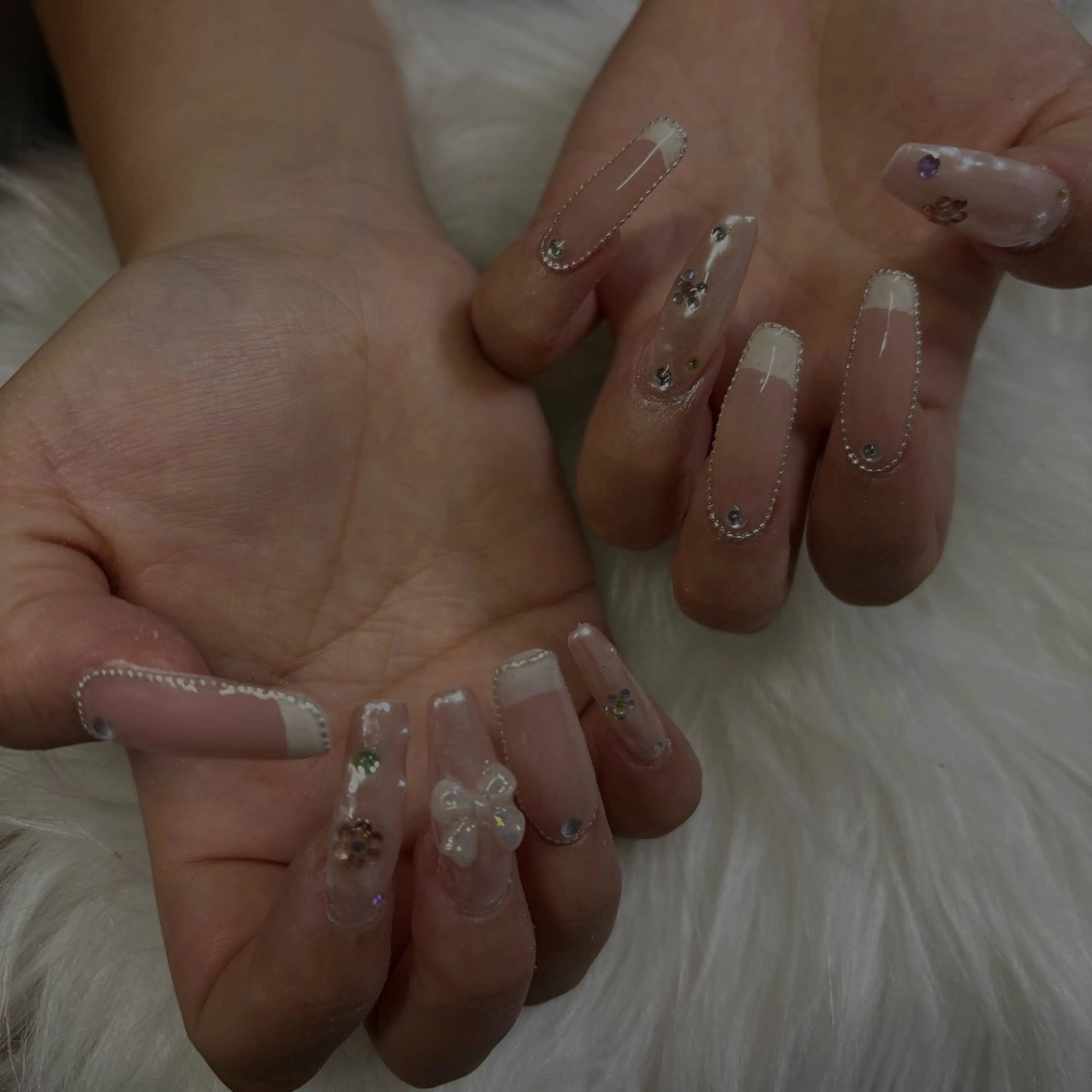 ネイル 長さ出し フレンチネイル キラキラネイル 韓国ネイル ラメ(グリッター) Vante梅田店所属・vante_aimi .パラジェル取扱店のネイルデザイン