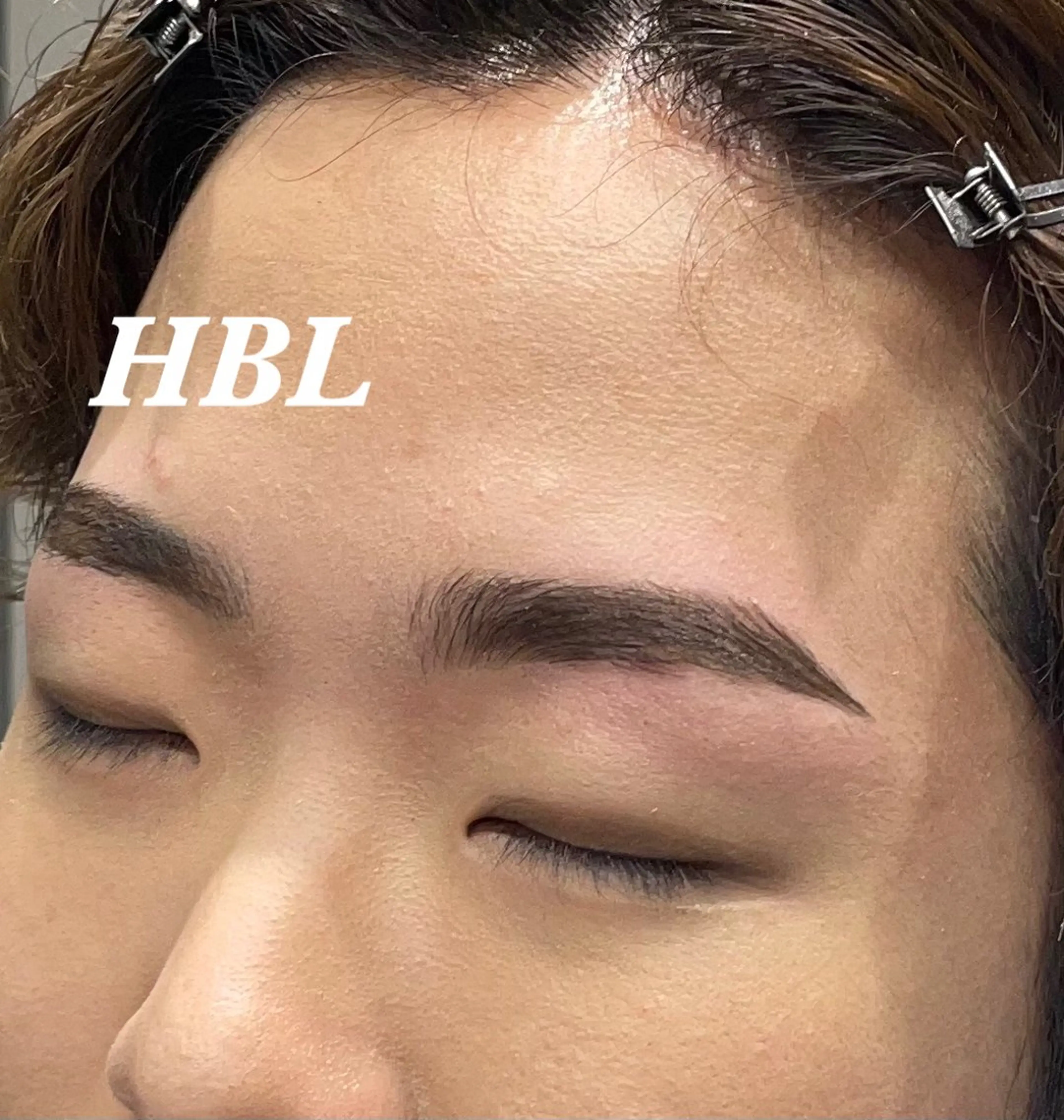 メンズ アイブロウ ハリウッドブロウリフト 眉毛ワックス脱毛 暖色/ハイトーン/ カラー/HBLのヘアスタイル
