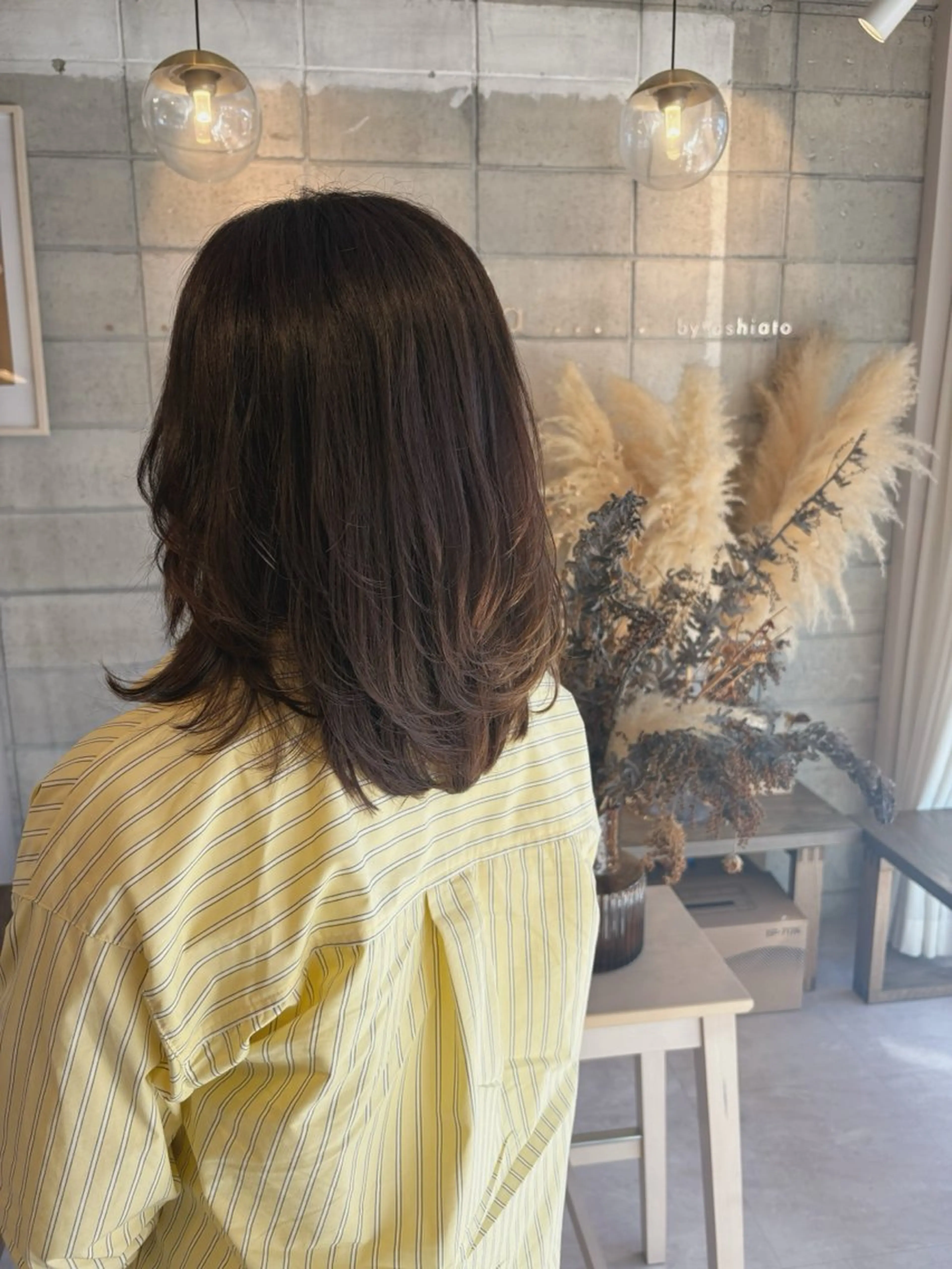 ミディアム レイヤーカット カット トリートメント 中村 潮音のヘアスタイル