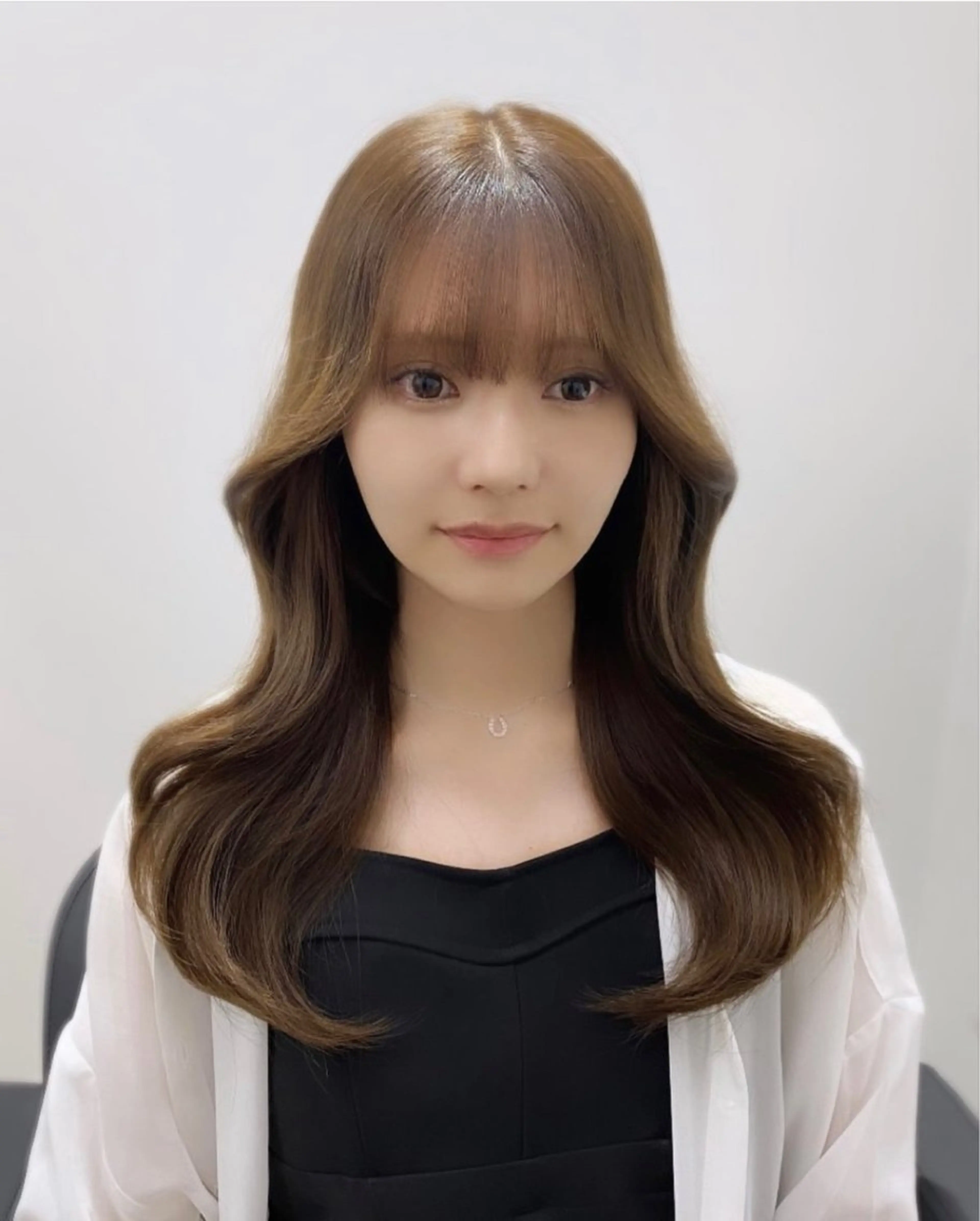 ロング カラー ベージュカラー ブリーチ 透明感カラー ブリーチなしカラー くびれヘア YUZU🎀顔まわり ×レイヤーカットのヘアスタイル