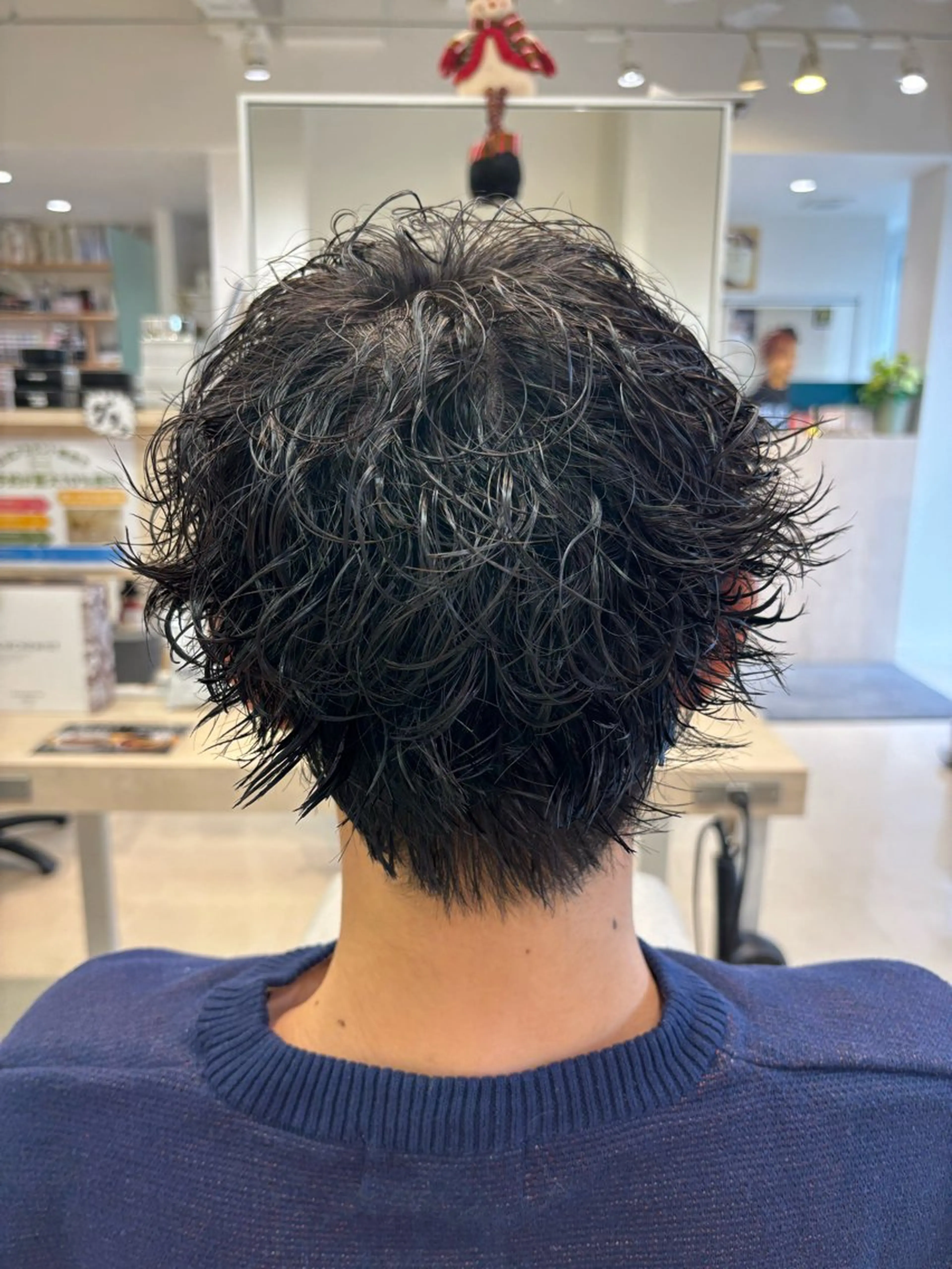 パーマ メンズ ビジネス メンズパーマ スペインカール 波巻きパーマ ニュアンスパーマ カット パーマ ニュアンスパーマ/ フェザー/マッシュのヘアスタイル