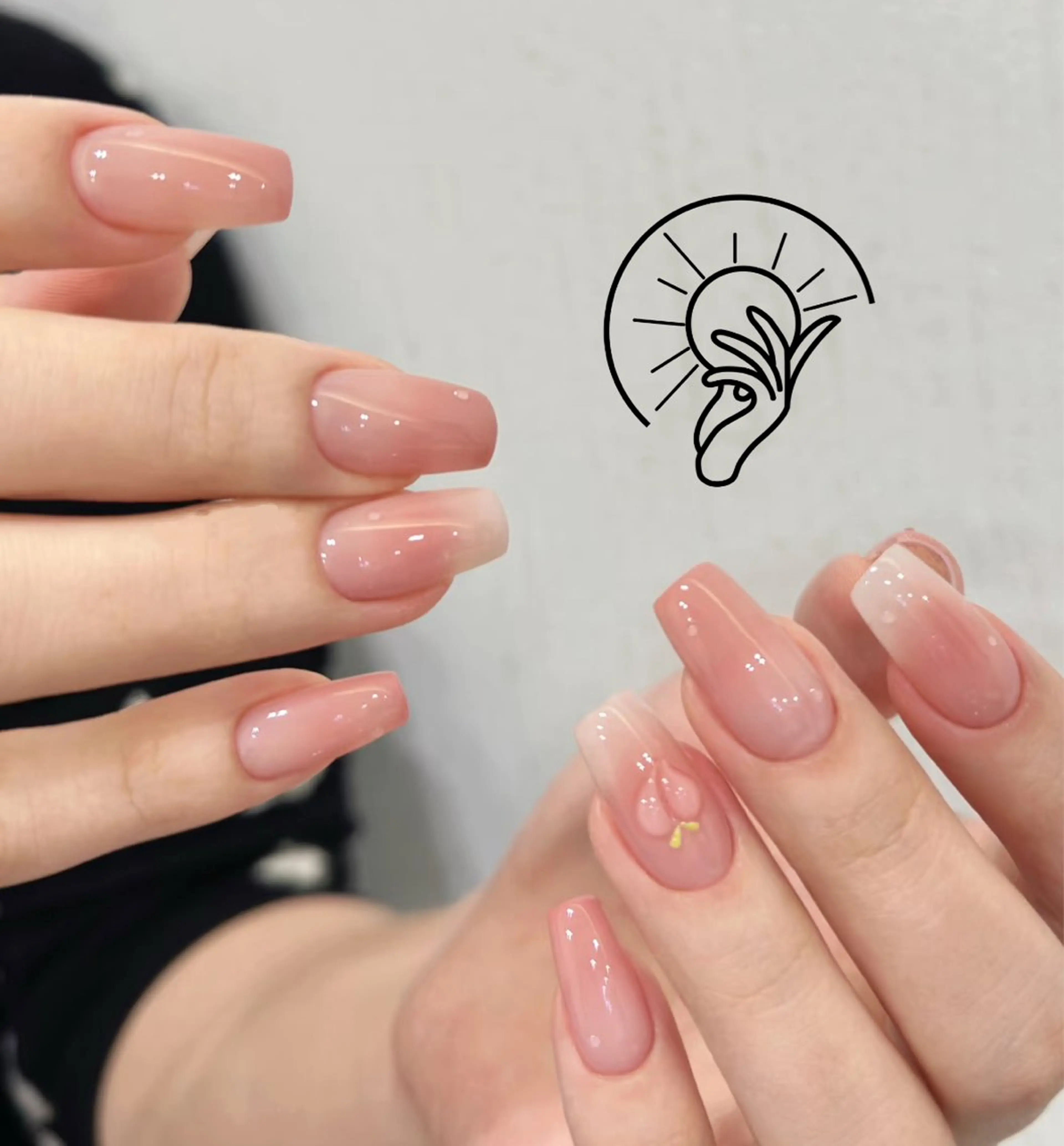 ネイル チークネイル 長さ出し フラワーネイル フレンチネイル ガーリー ハンドネイル Sun Nail 池袋のエステ・リラクイメージ