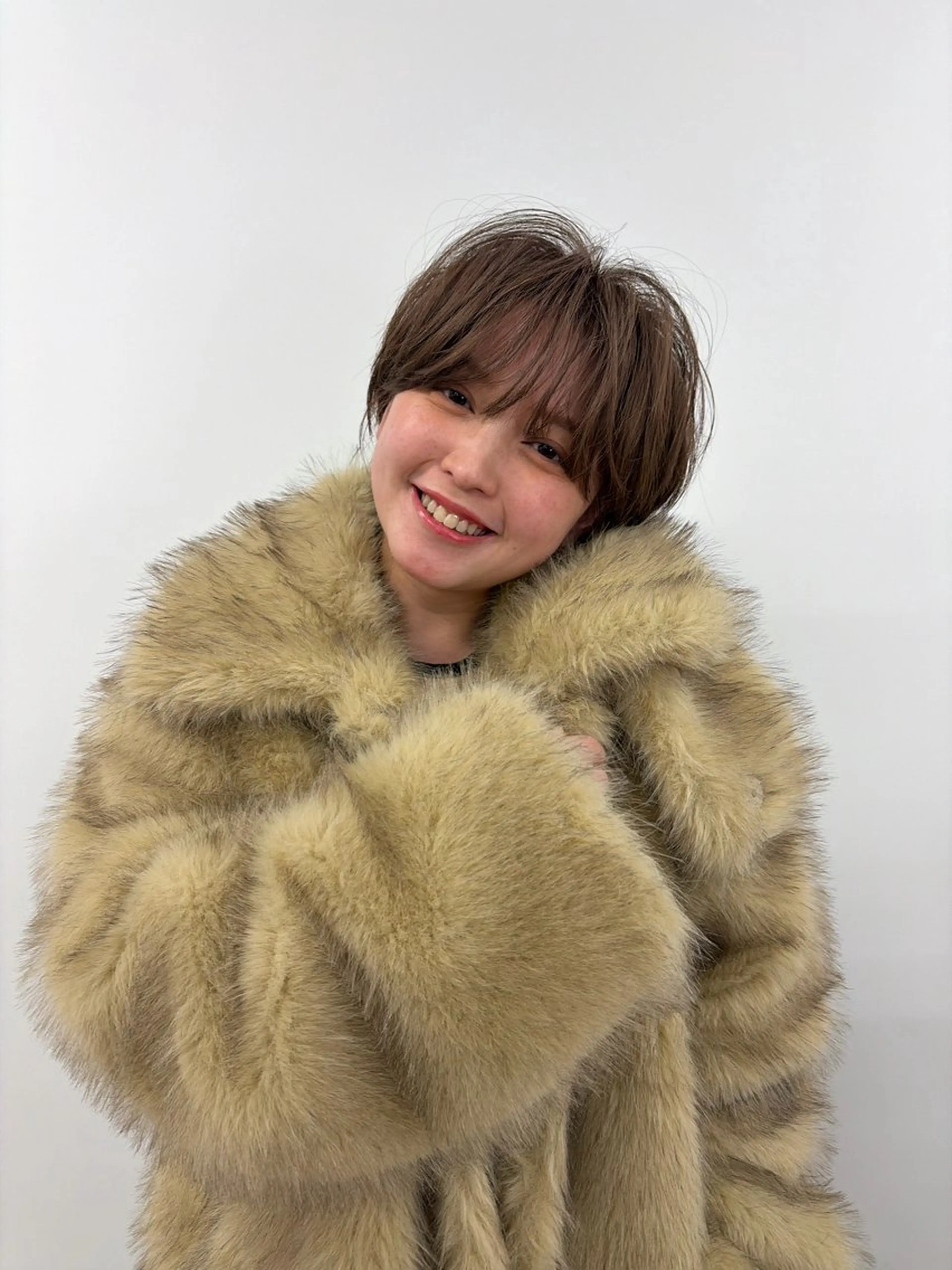 ショート カラー ミルクティー× グレージュMOMOのヘアスタイル