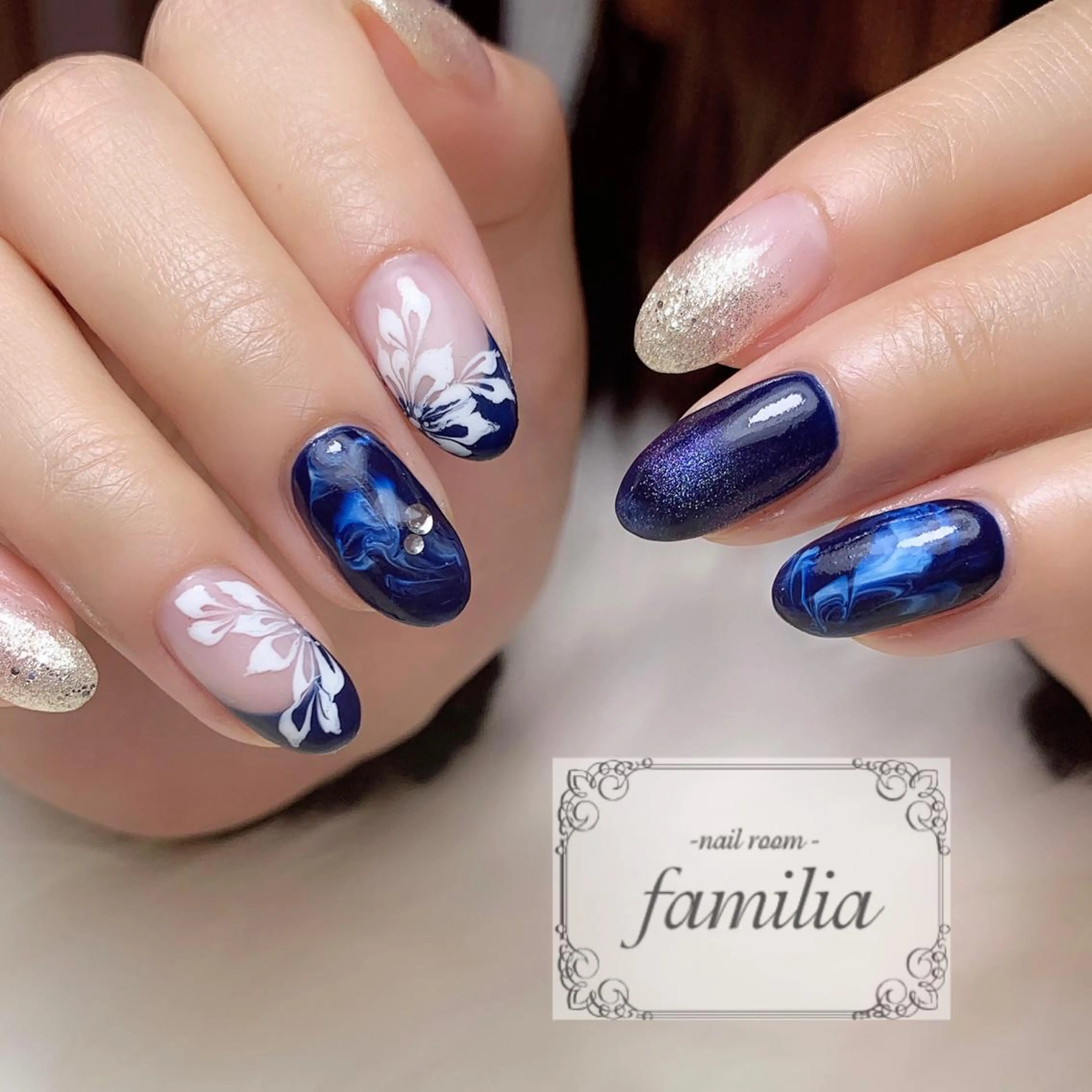 ネイル ラメ(グリッター) シルバー ハンドネイル -nailroom- familiaのネイルデザイン