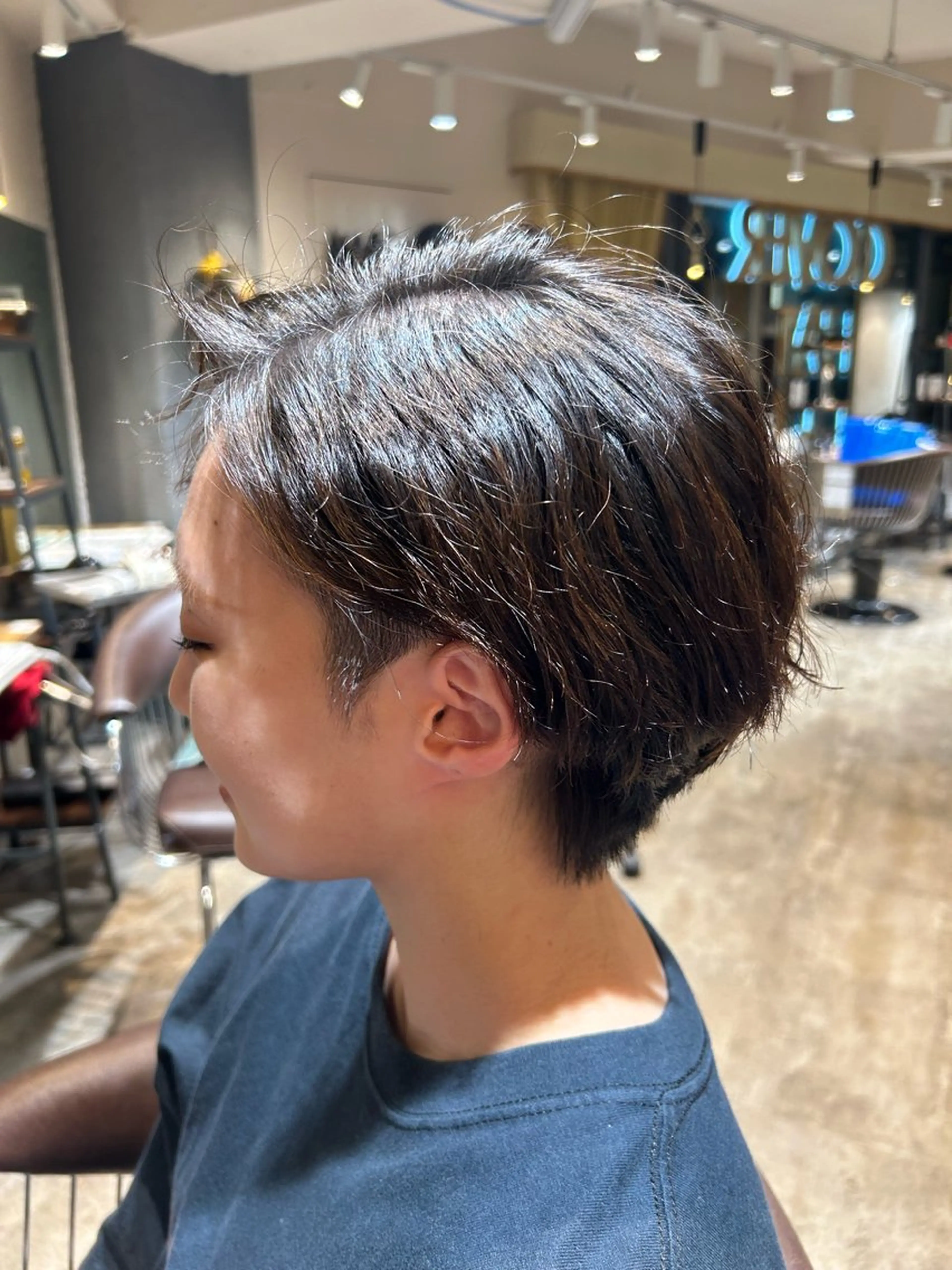 ショート パーマ メンズ ツーブロック カット 艶髪カラー🤍ྀི 強矢　美紗希🩷ྀིのヘアスタイル