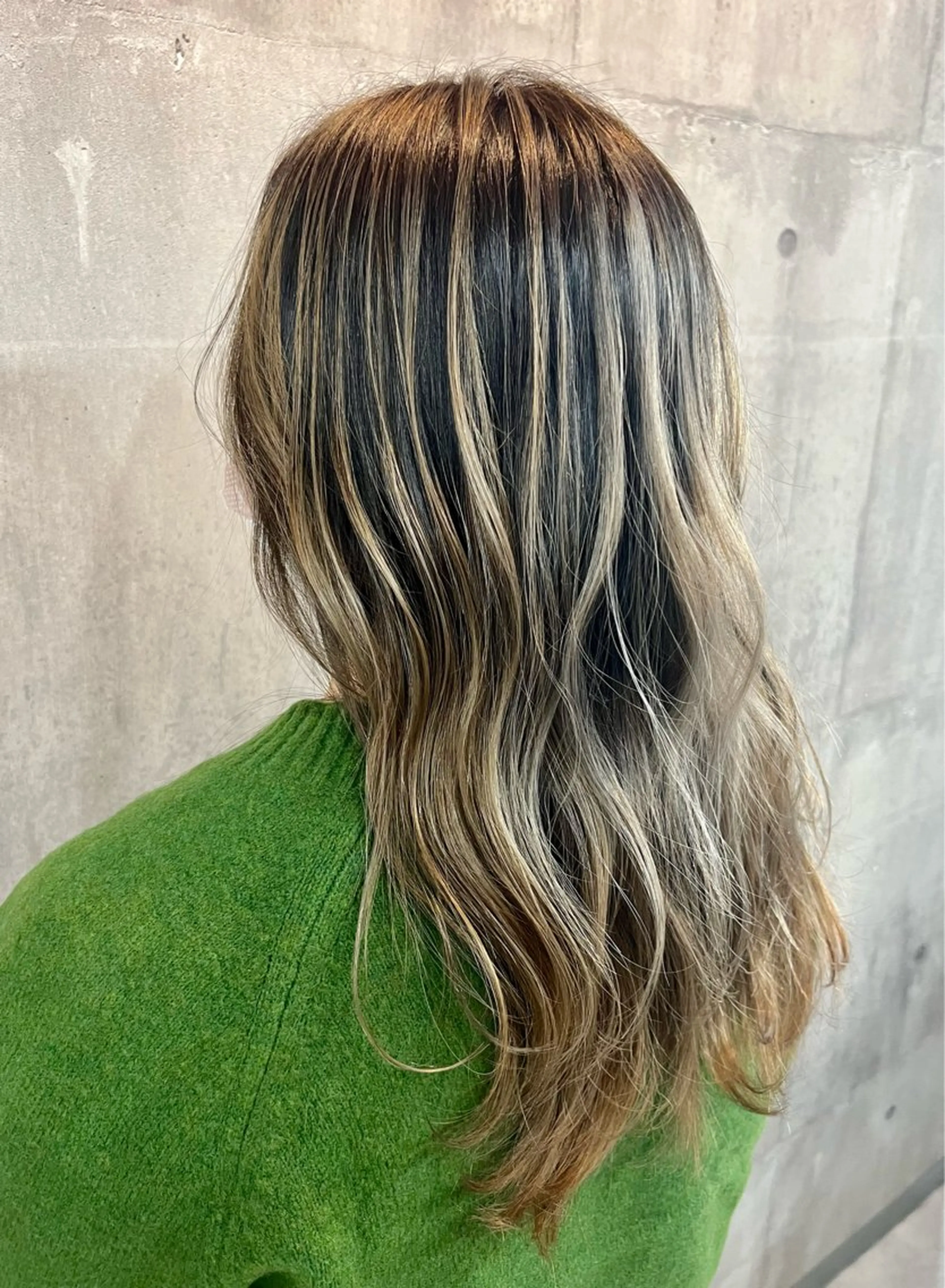 セミロング レイヤーカット 興津/韓国レイヤー ダブルカラー美髪縮毛のヘアスタイル