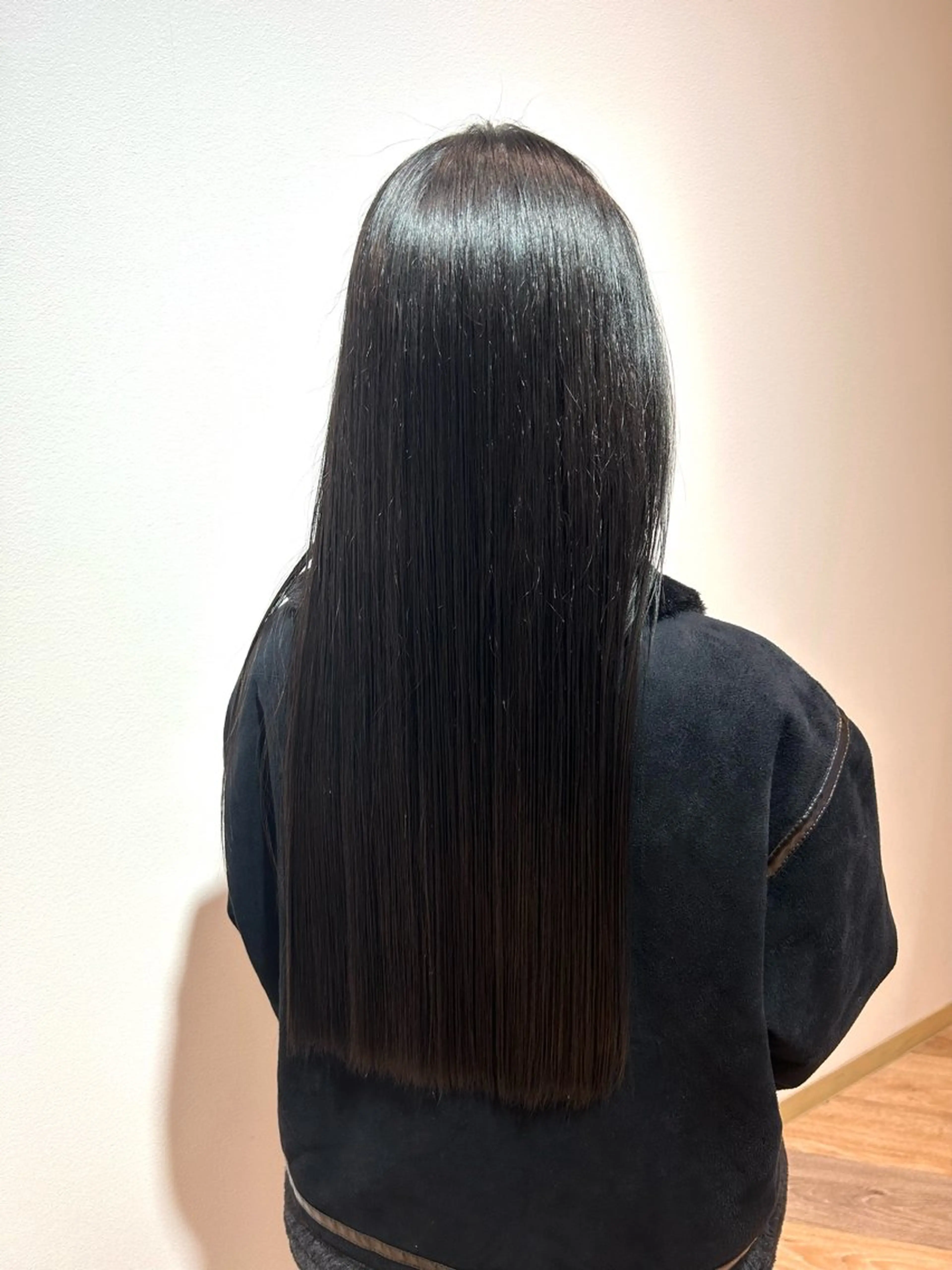 ロング カラー 黒髪 ブルーカラー ブルーブラック 加藤 千穂のヘアスタイル