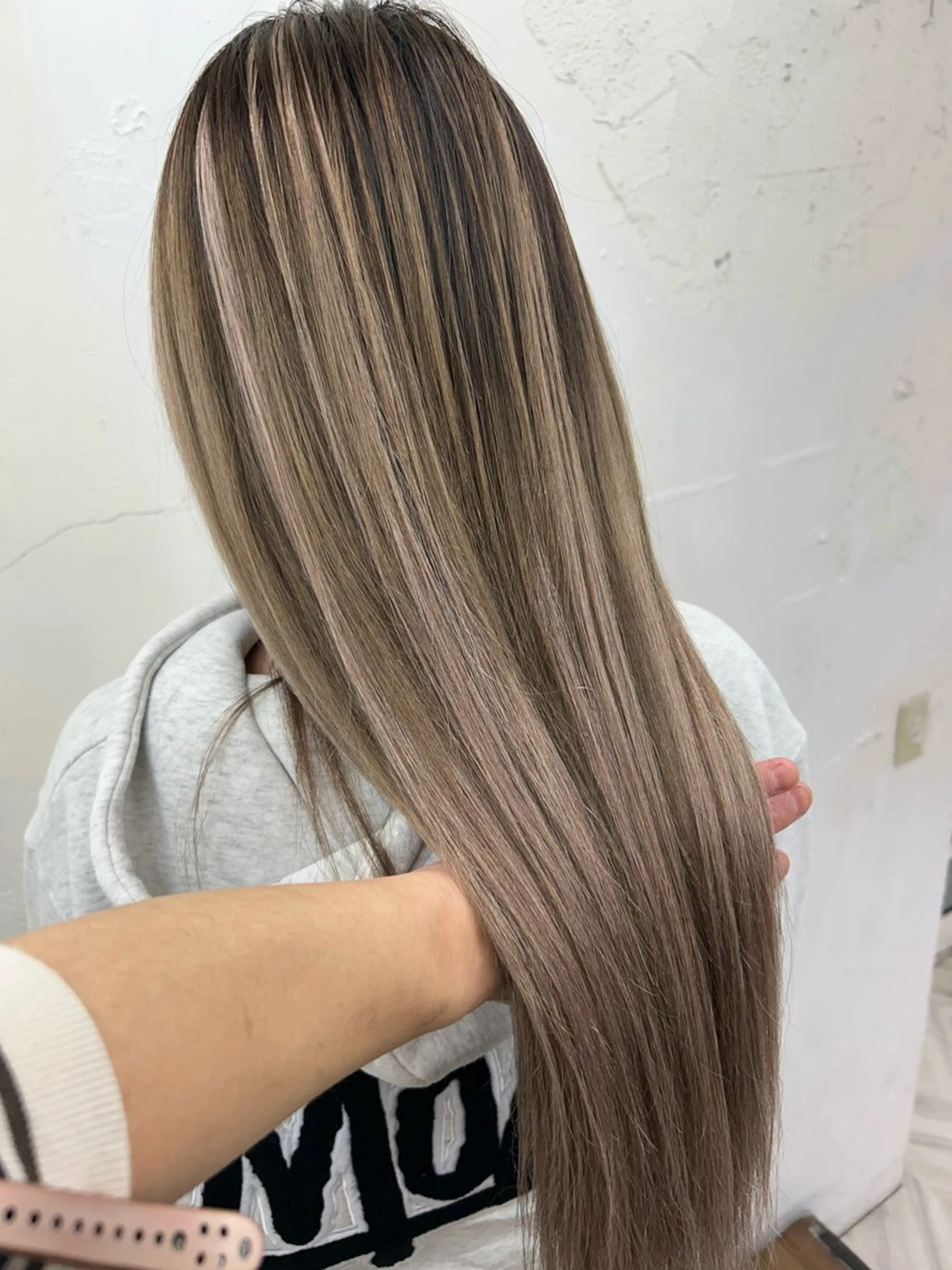 ロング カラー シールエクステ バレイヤージュ ブリーチ ハイライトカラー ハイトーンカラー カット ヘアカラー トリートメント エクステ ヘアセット レイヤー/エクステ alpha下妻のヘアスタイル