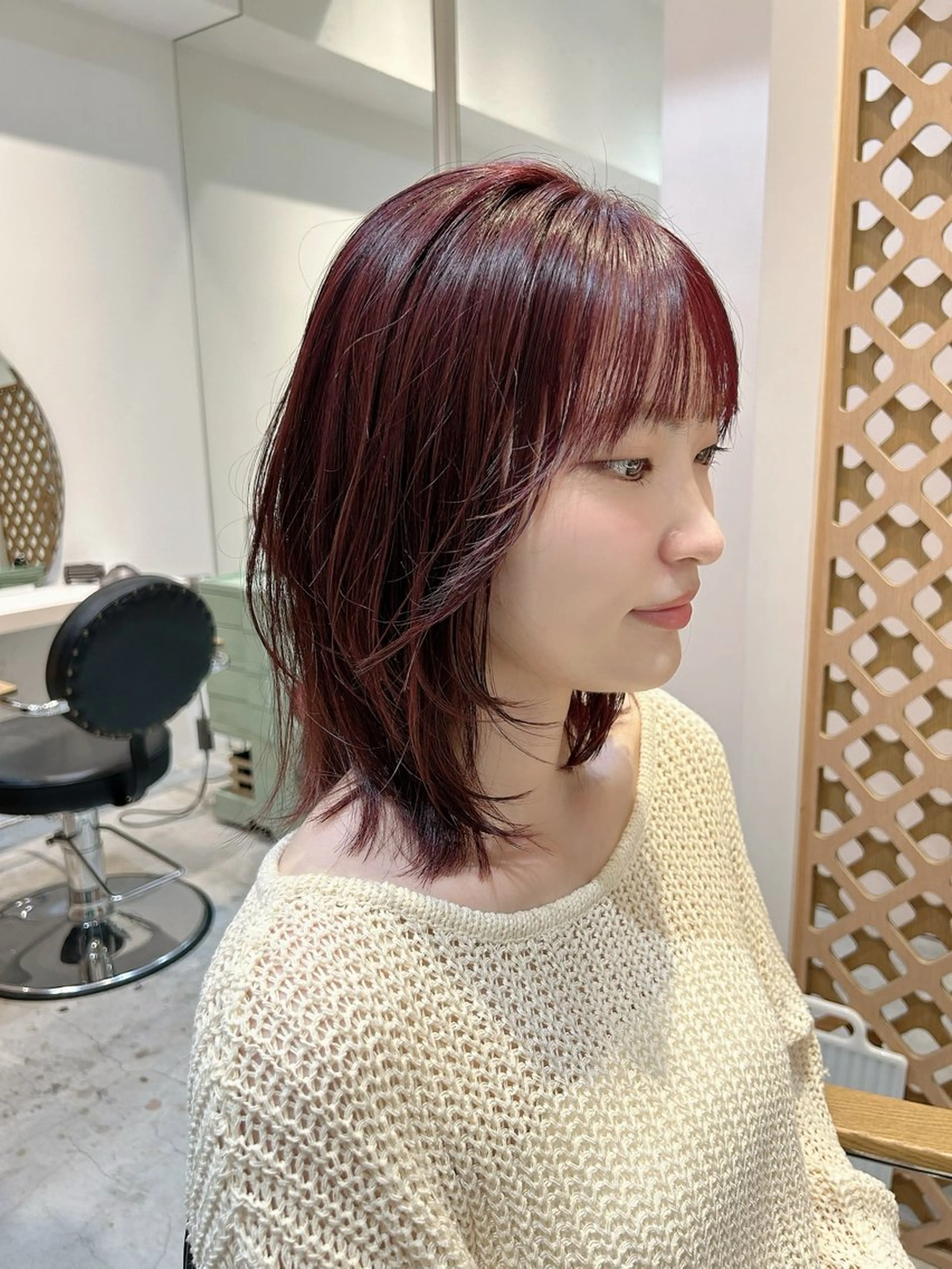 ミディアム カラー ボルドーカラー レイヤーカット カット ヘアカラー マンツーマン施術✂︎ machikaのヘアスタイル