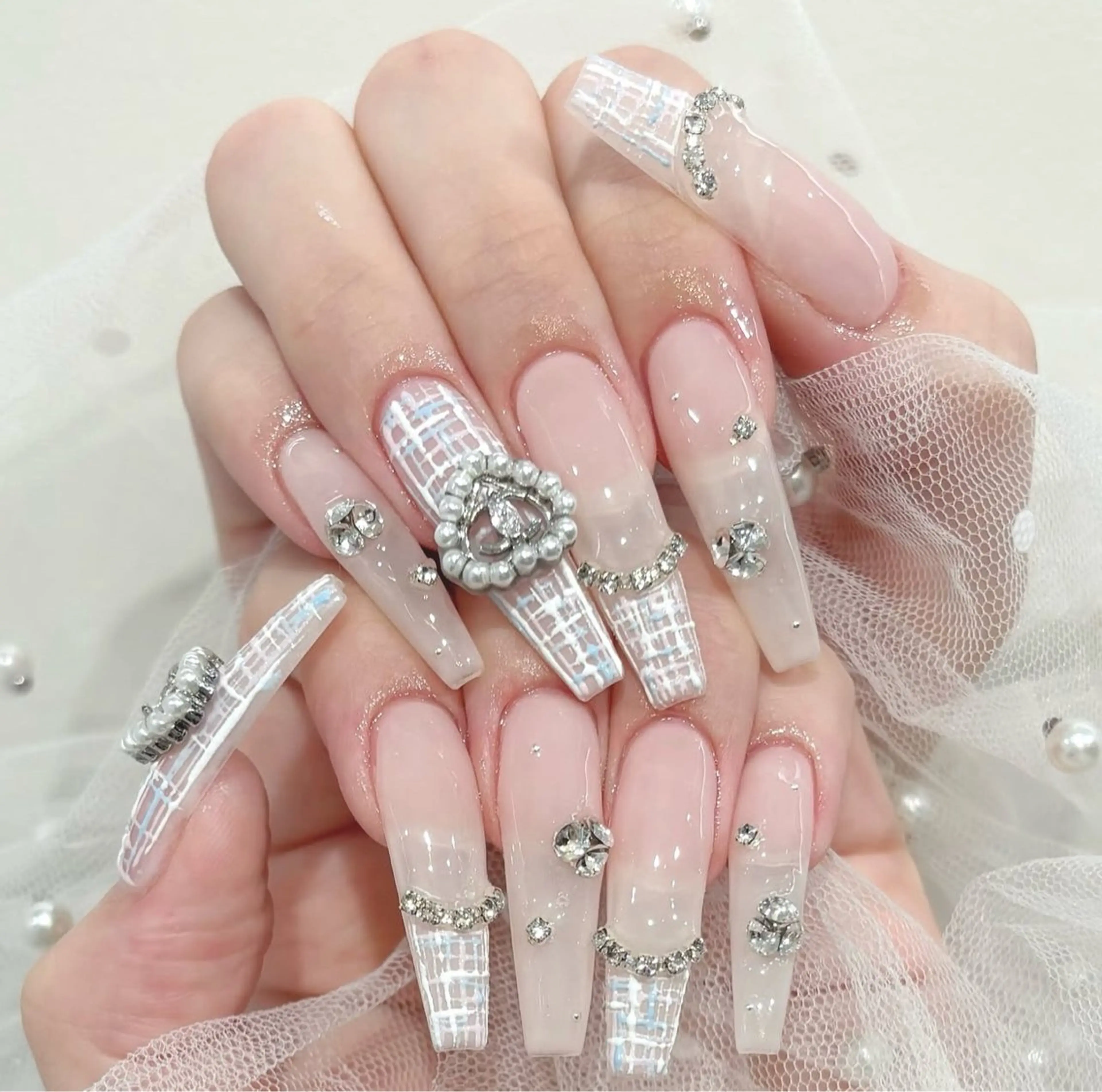 ネイル オーロラネイル クリアネイル フラッシュネイル ジェルネイル グラデーション ハンドネイル Amee Nail Salonのネイルデザイン