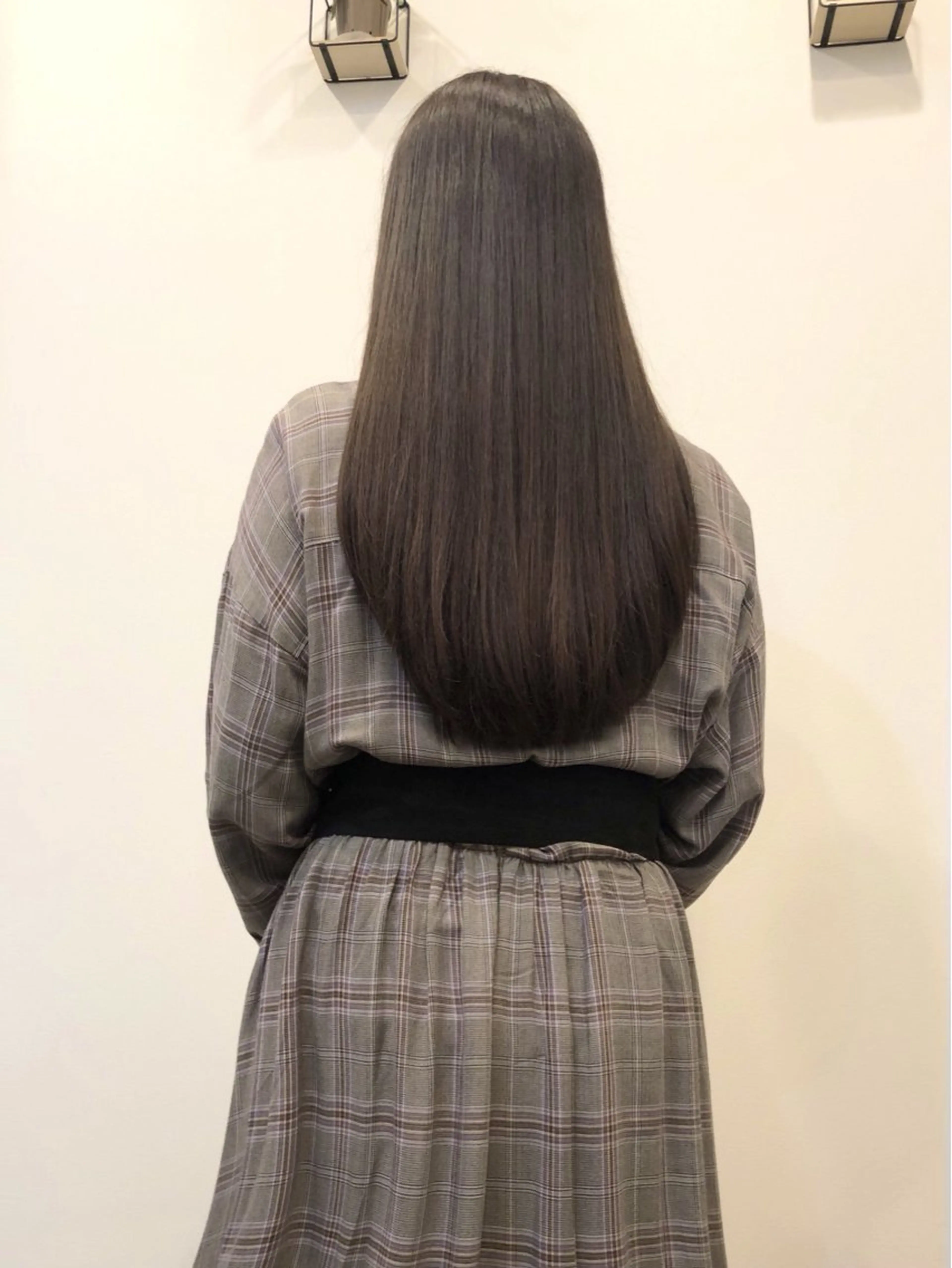 ロング カラー イルミナカラー 酸性ストレート ヘアルーム カフーのヘアスタイル