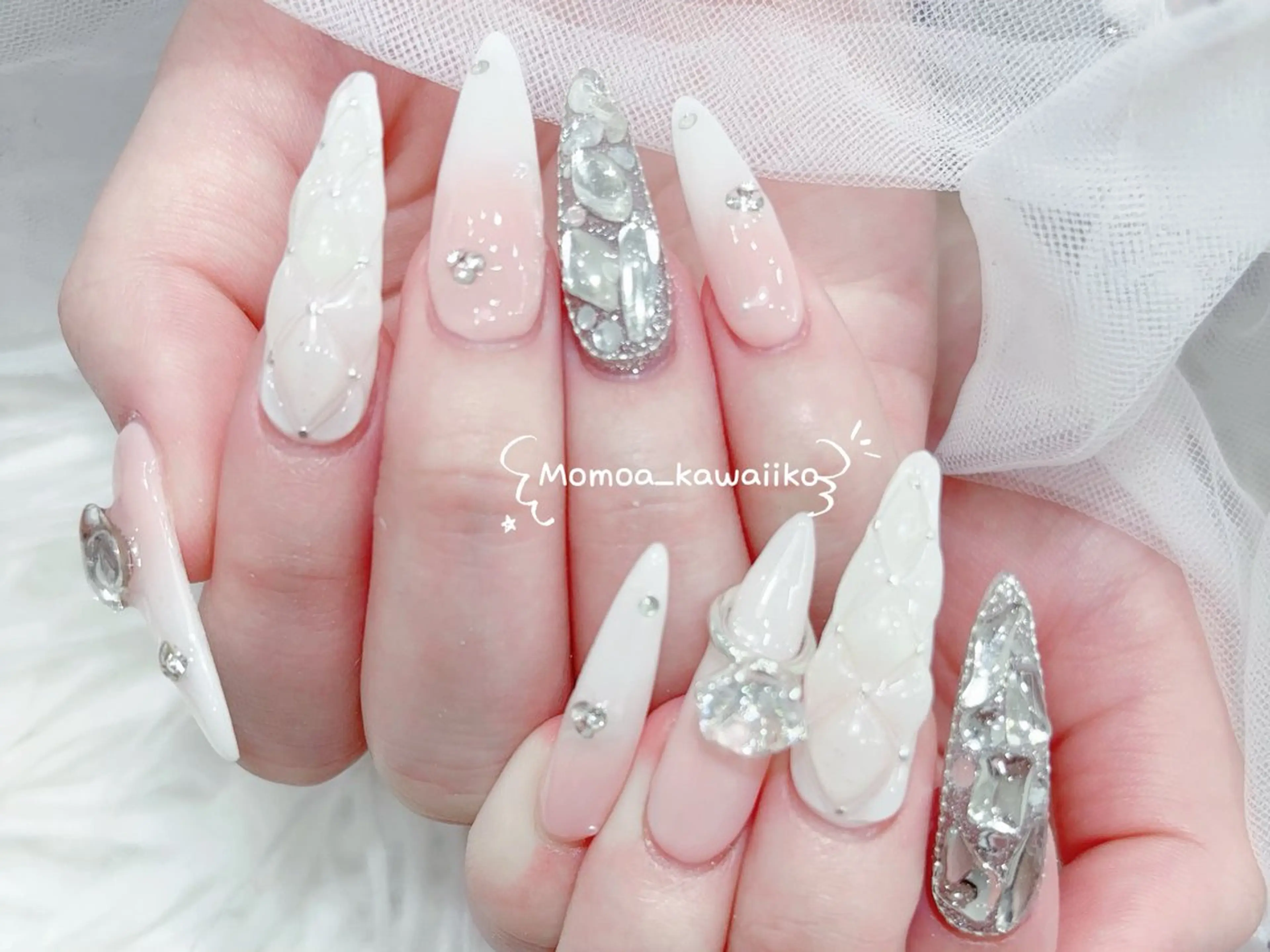 ネイル キラキラネイル 韓国ネイル スカルプネイル ハンドネイル MoMoA Nail ネイル長さ出し専門店のネイルデザイン