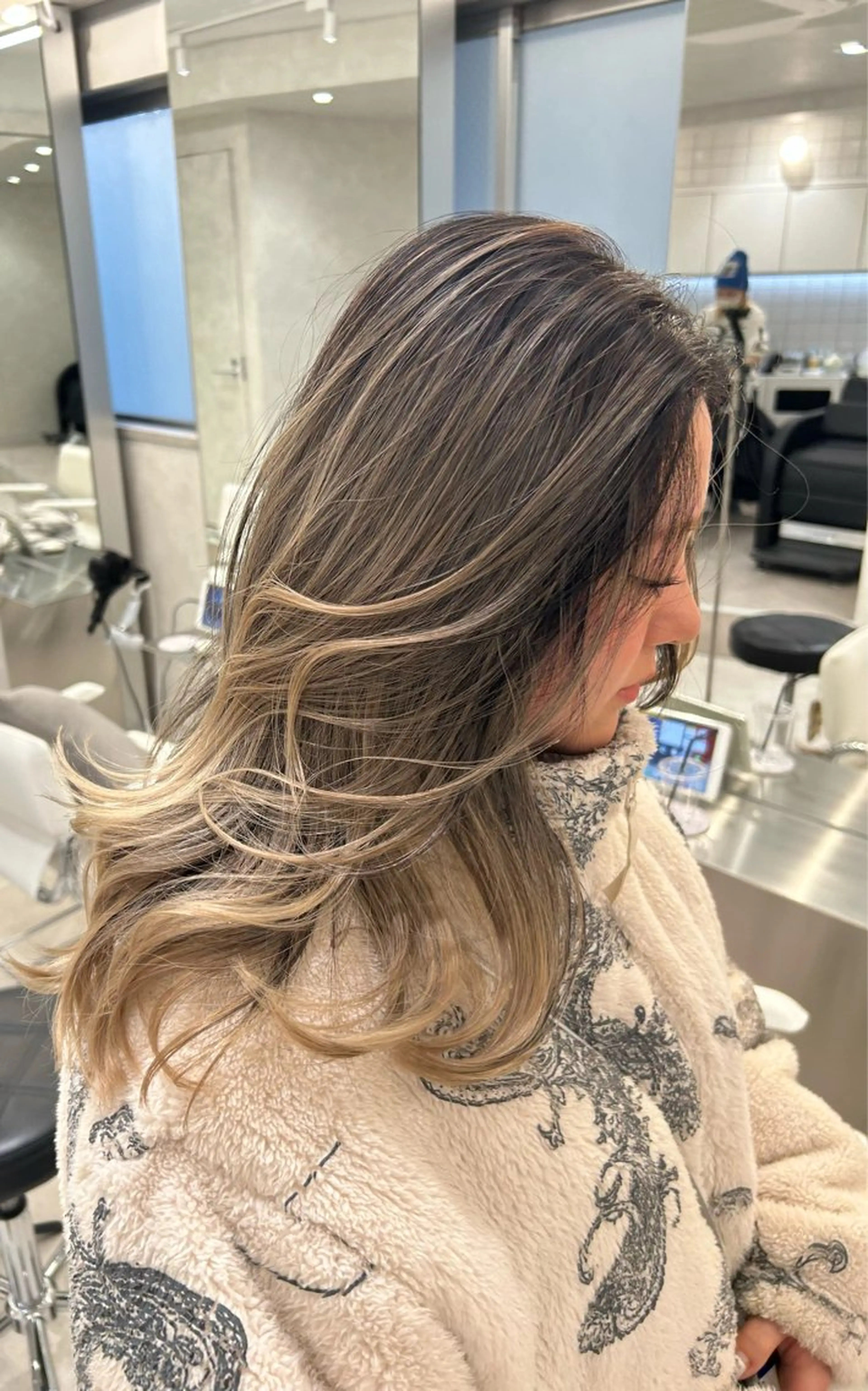 セミロング カラー バレイヤージュ ハイライトカラー 外国人風カラー ハイライト レイヤーカット ヘアカラー ✨レイヤーカット 海外ヘア/原宿✨のヘアスタイル