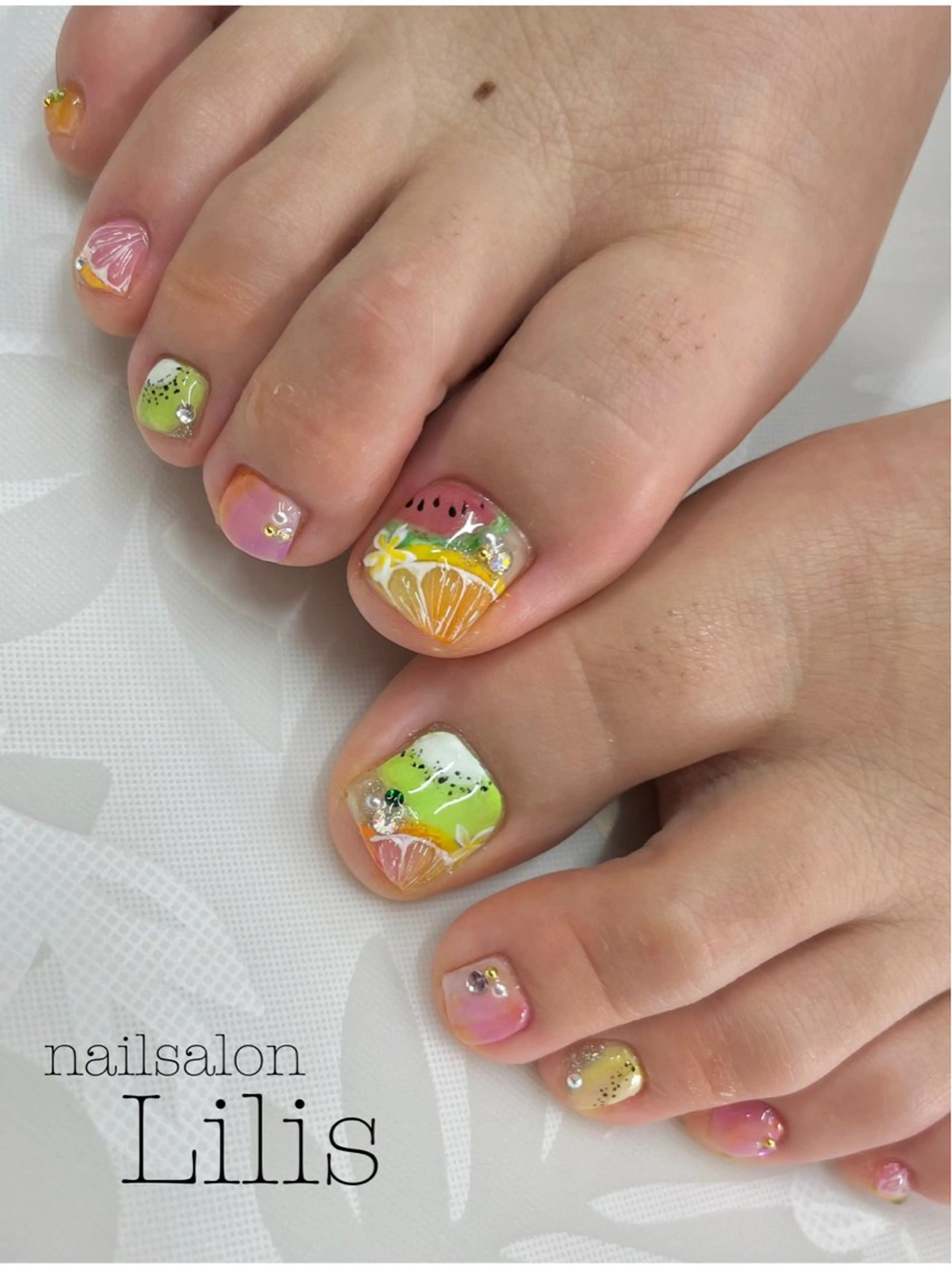 ネイル フットネイル シンプルネイル nailsalon Lilisのネイルデザイン
