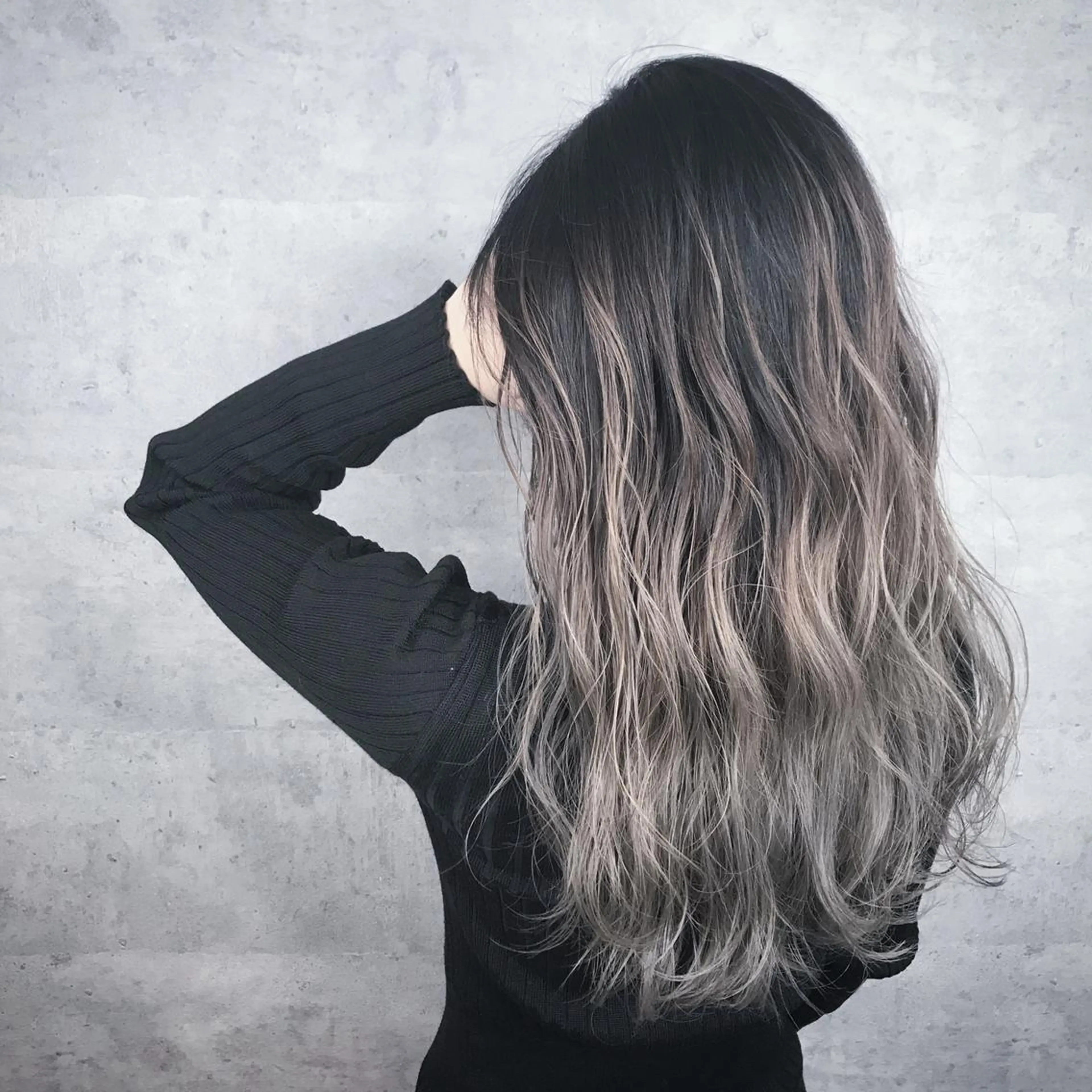 ロング カラー _WHITE 天王寺のヘアスタイル